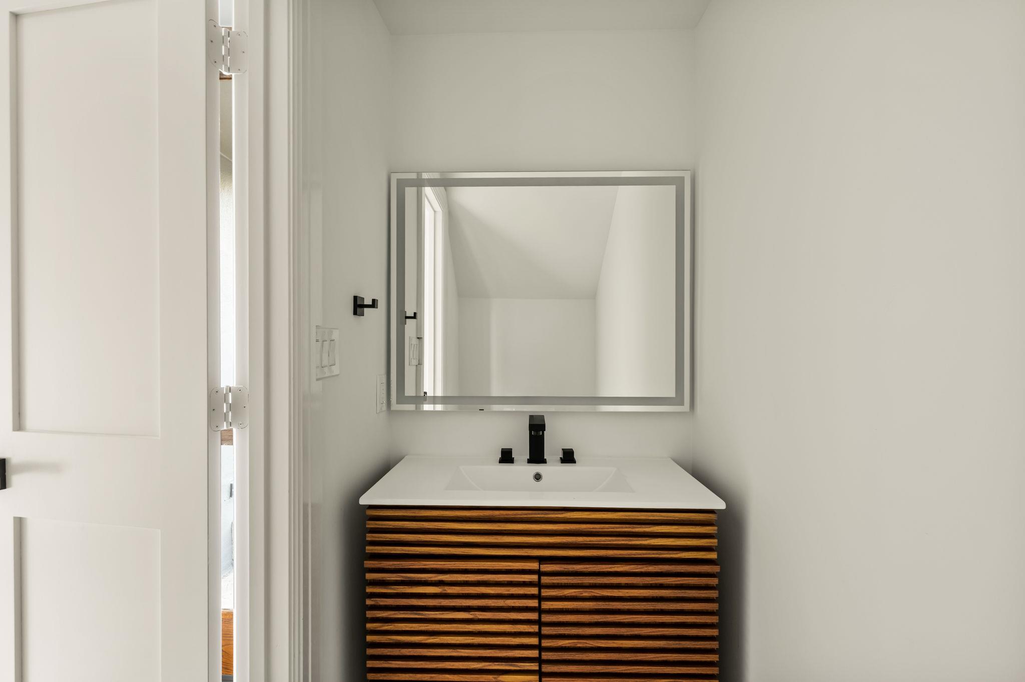 1111 W 12th St # 107, Austin, TX 78703