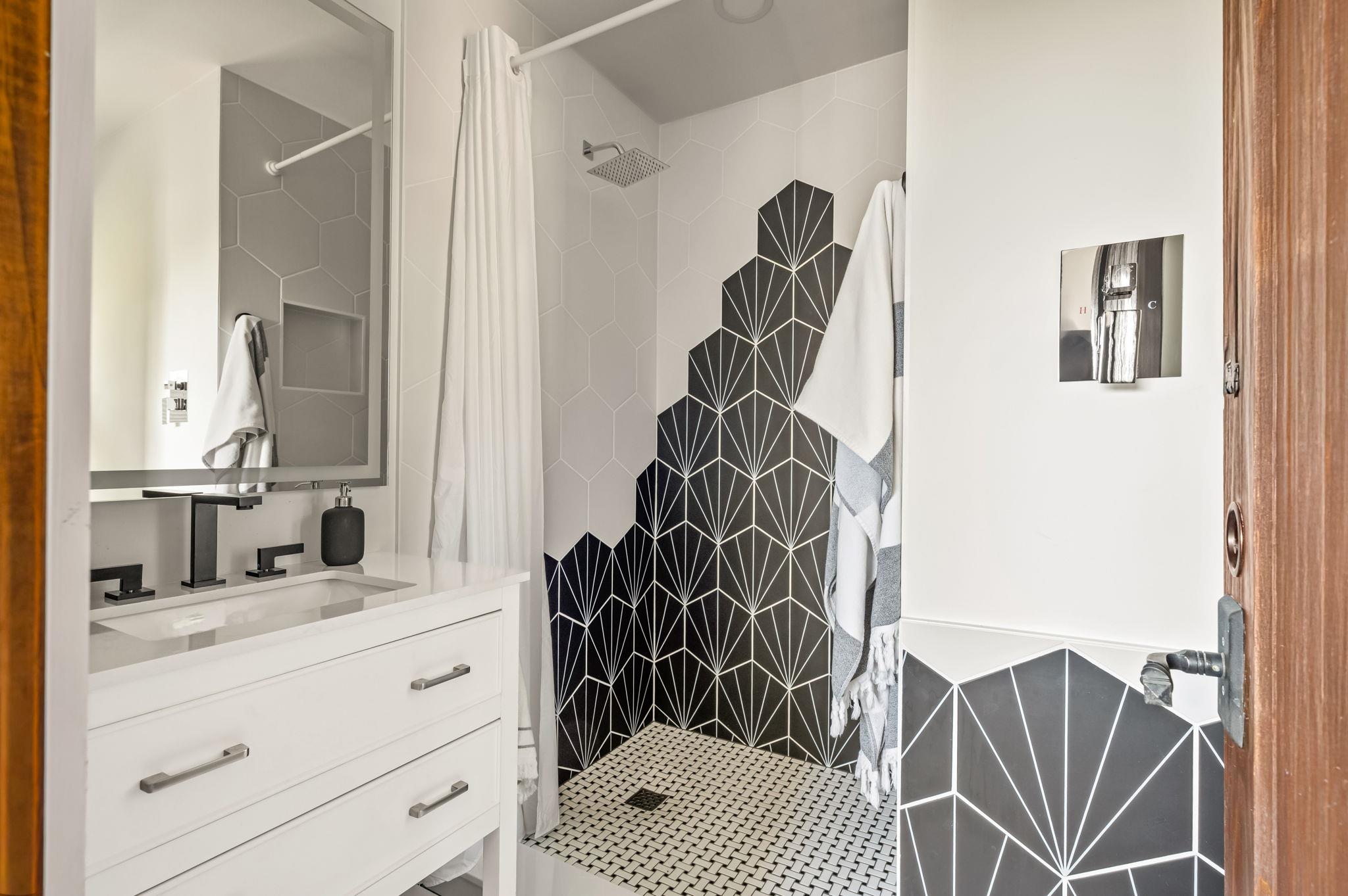 1111 W 12th St # 107, Austin, TX 78703