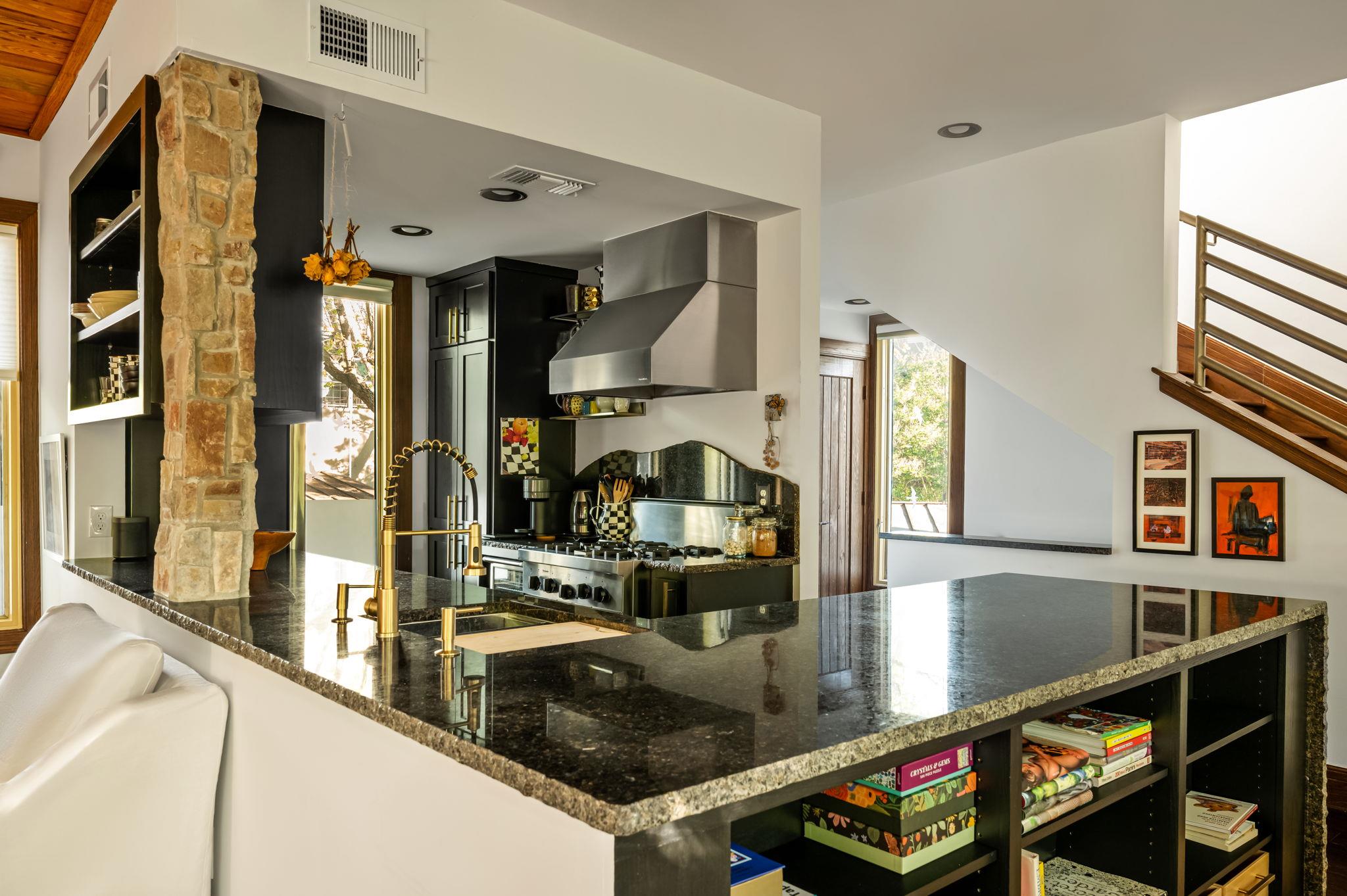 1111 W 12th St # 107, Austin, TX 78703