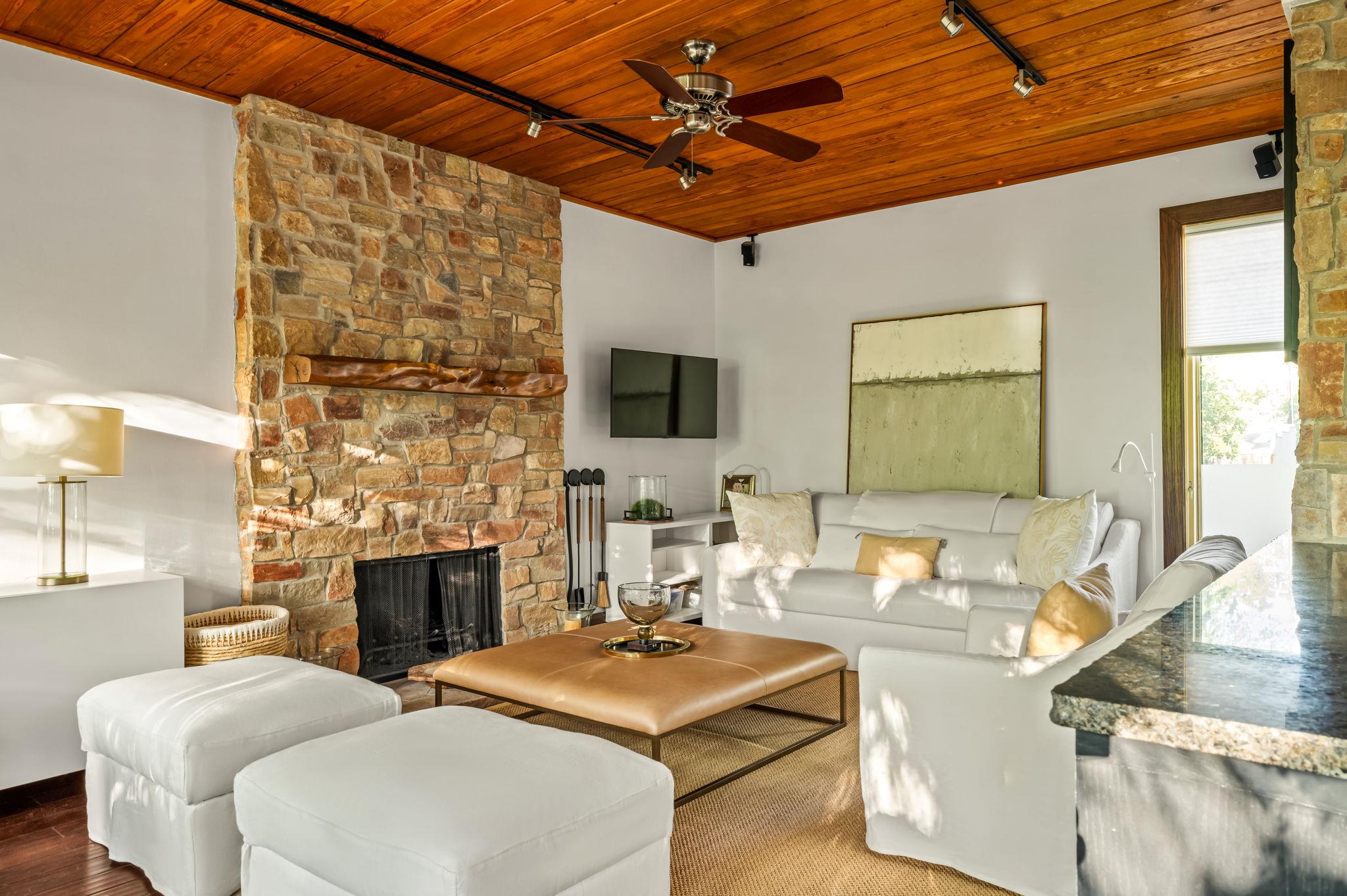 1111 W 12th St # 107, Austin, TX 78703