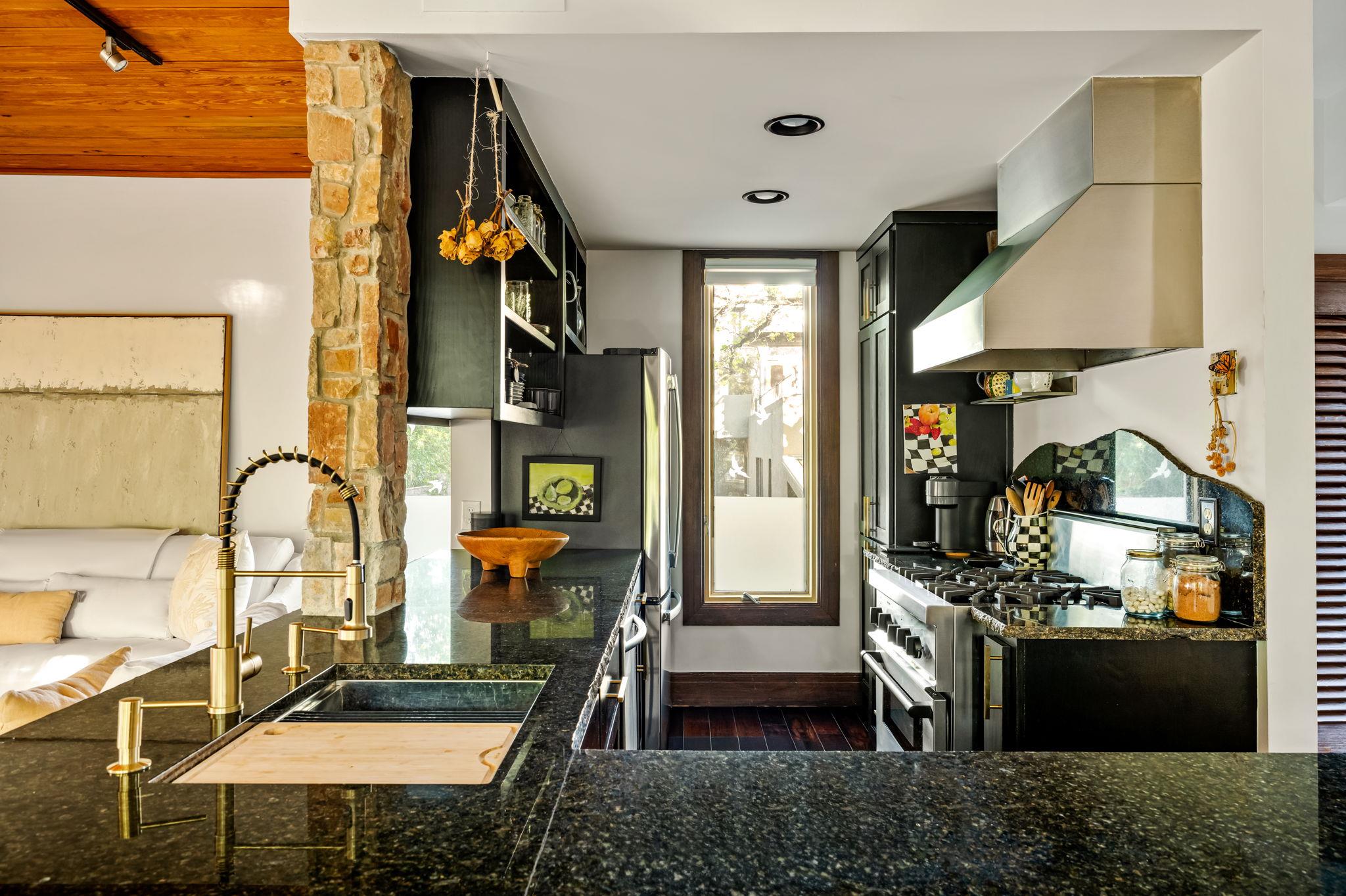 1111 W 12th St # 107, Austin, TX 78703