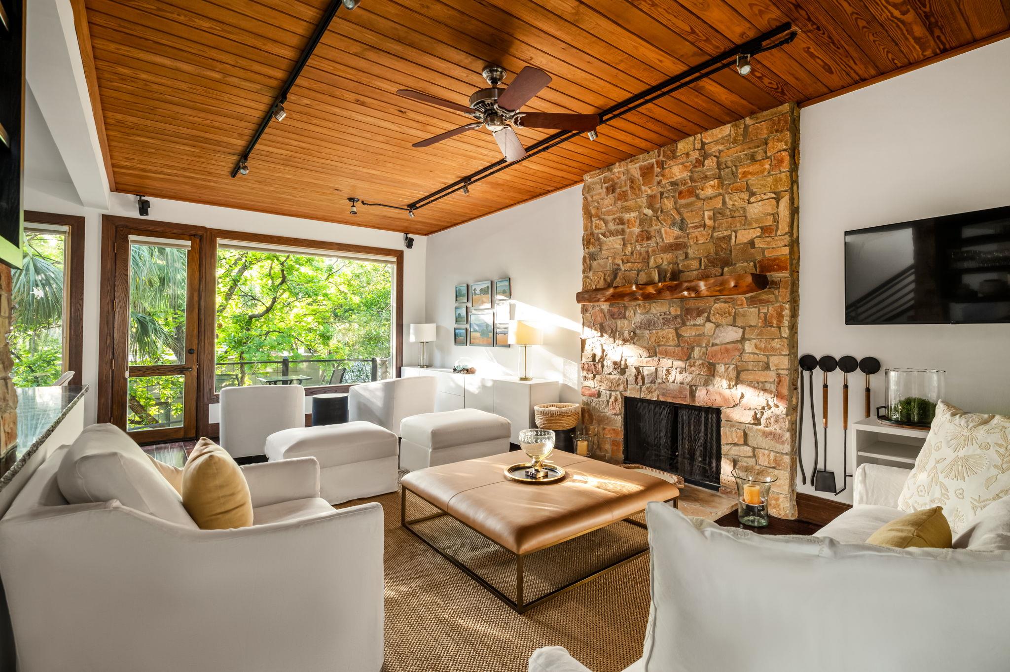 1111 W 12th St # 107, Austin, TX 78703