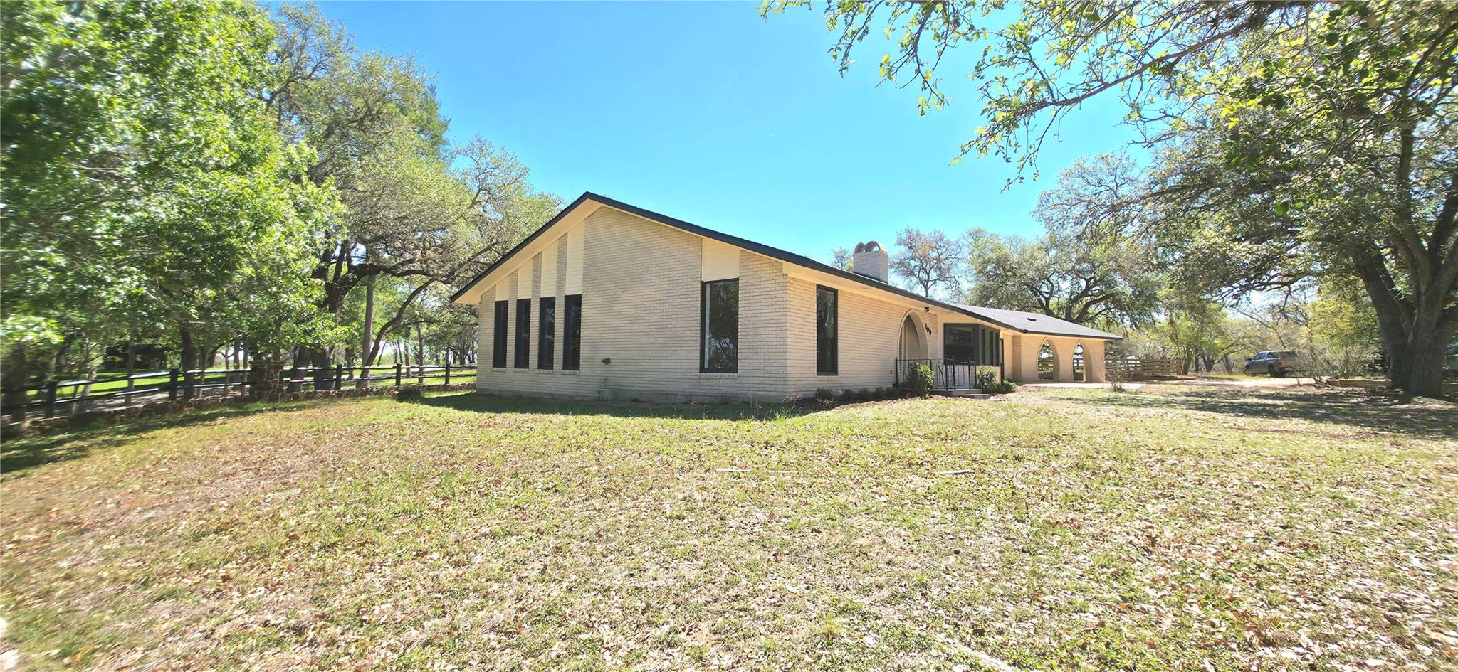 109 Cernosek Rd, La Grange, TX 78945