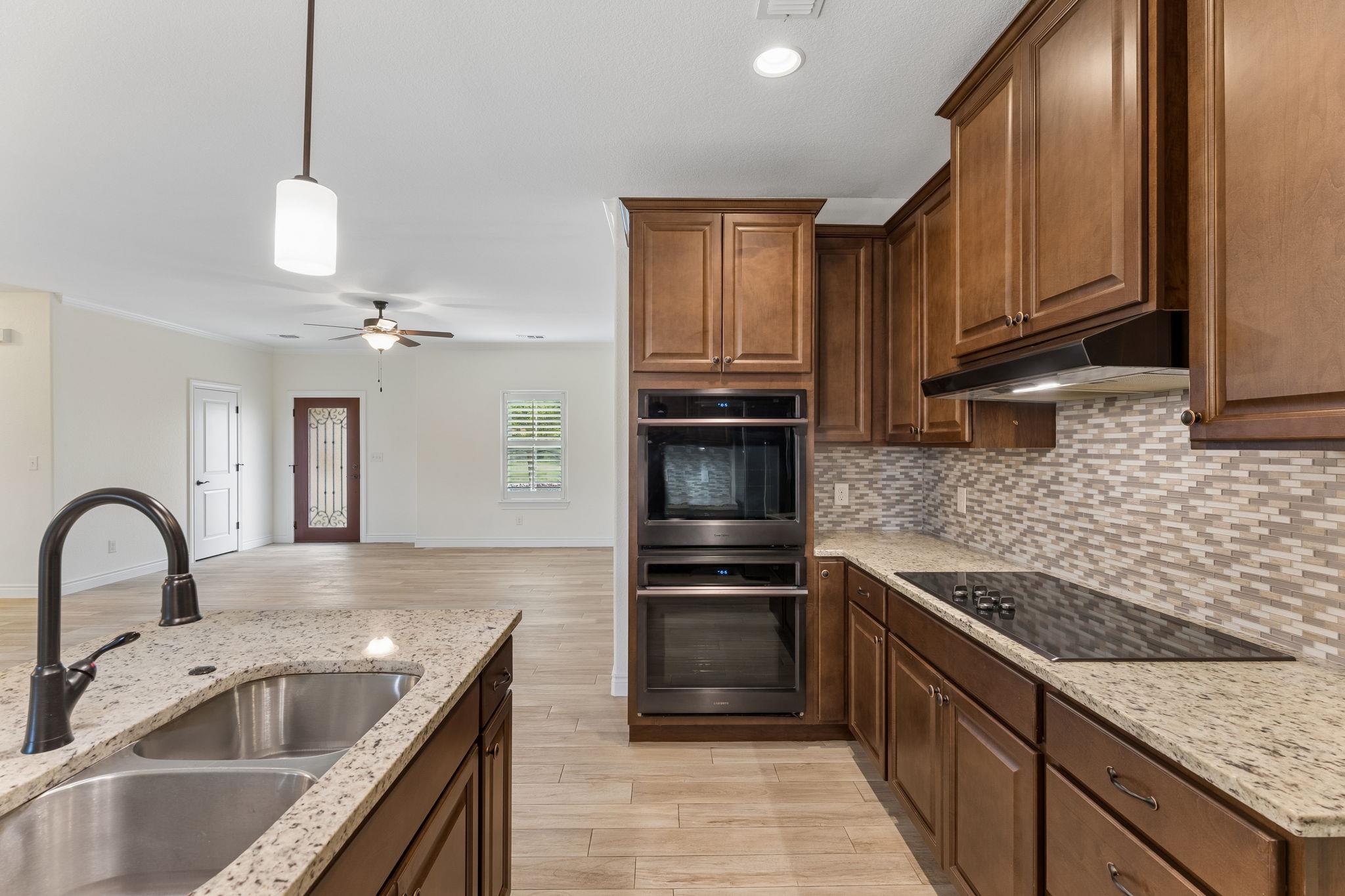 824 Sun Ray, Horseshoe Bay, TX 78657