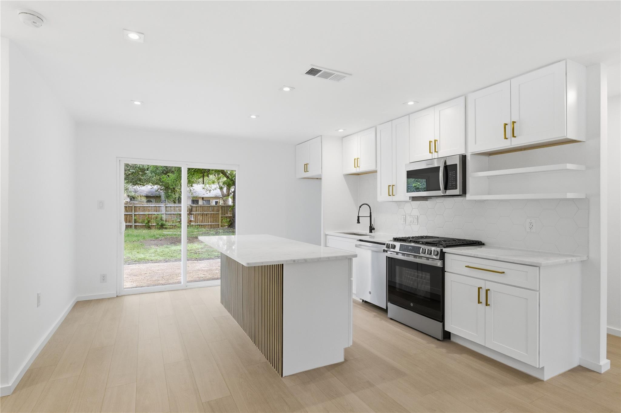 4400 Dovehill Dr, Austin, TX 78744