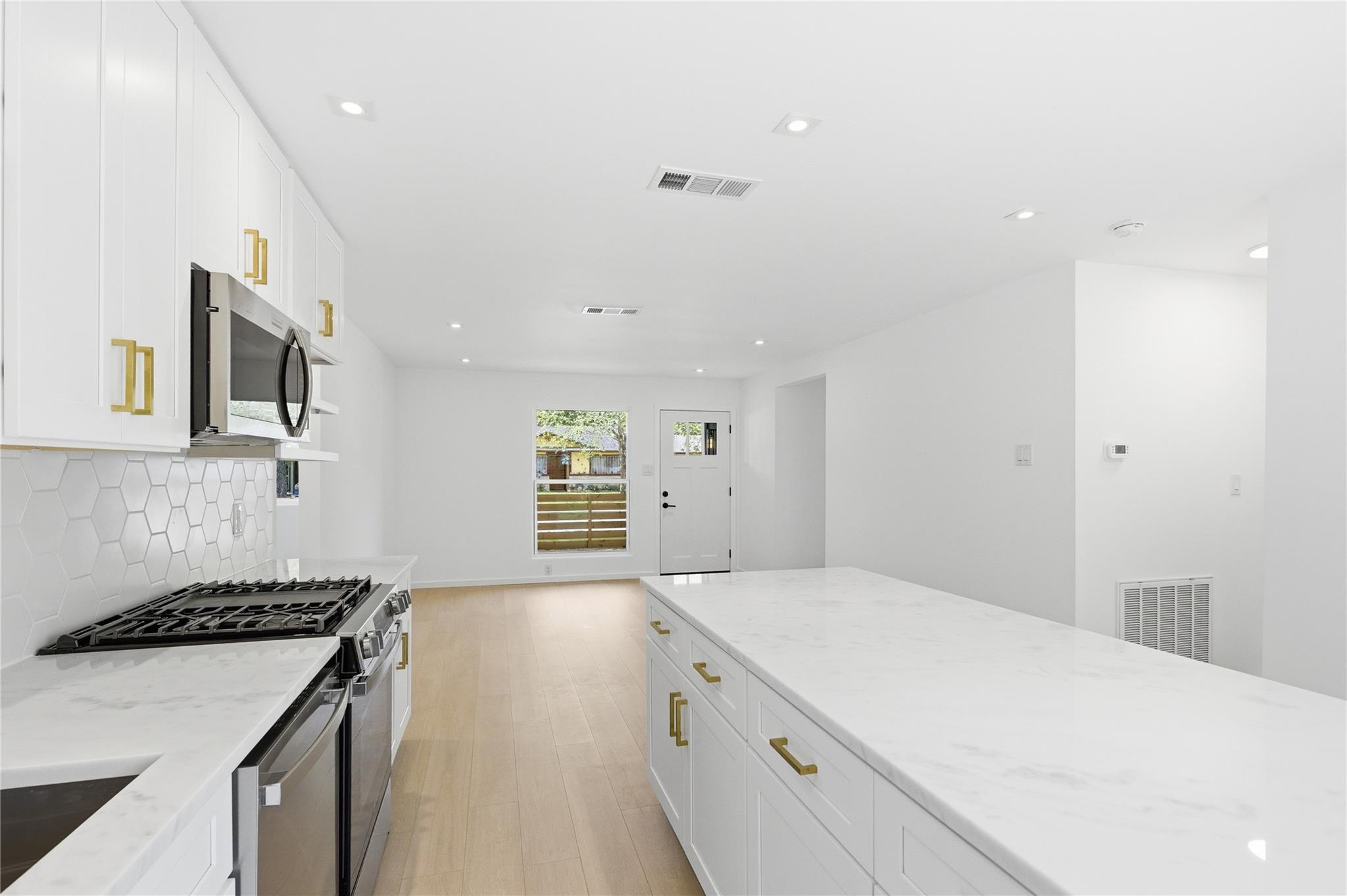 4400 Dovehill Dr, Austin, TX 78744