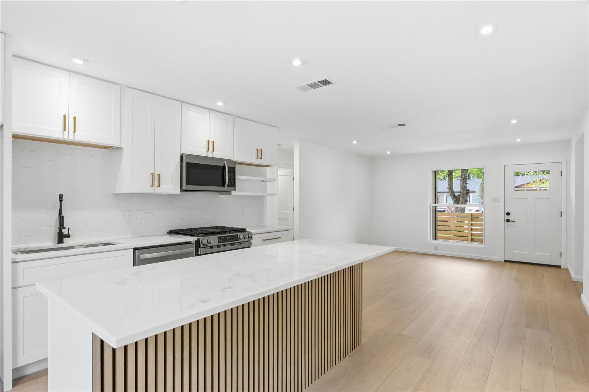 4400 Dovehill Dr, Austin, TX 78744