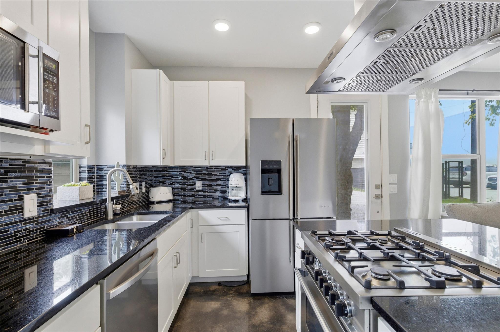 2202 Willow St # B, Austin, TX 78702