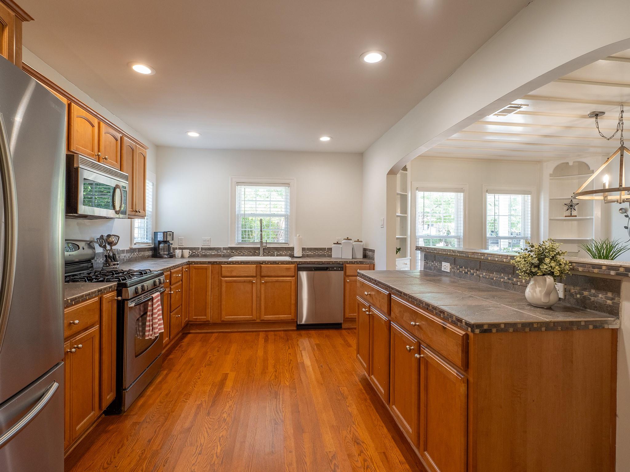 32 Margranita Cres, Austin, TX 78703