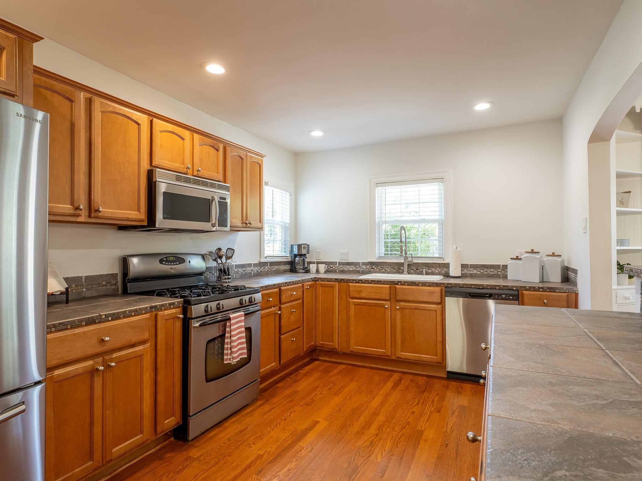 32 Margranita Cres, Austin, TX 78703