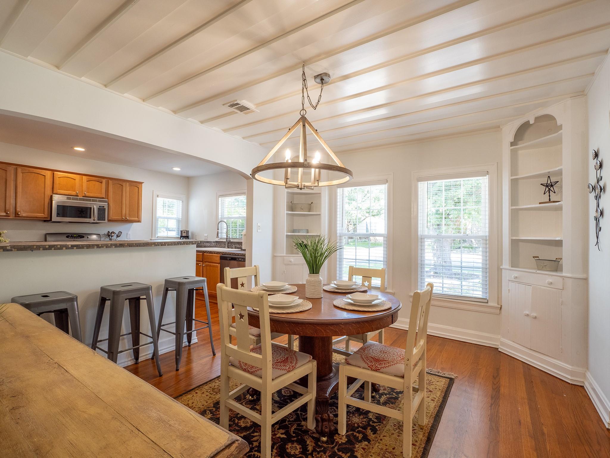 32 Margranita Cres, Austin, TX 78703