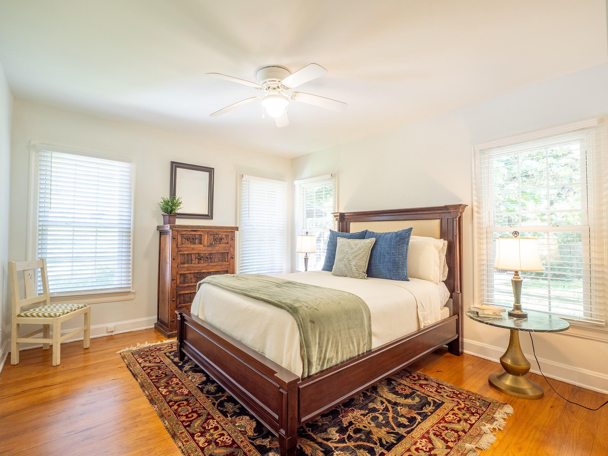 32 Margranita Cres, Austin, TX 78703