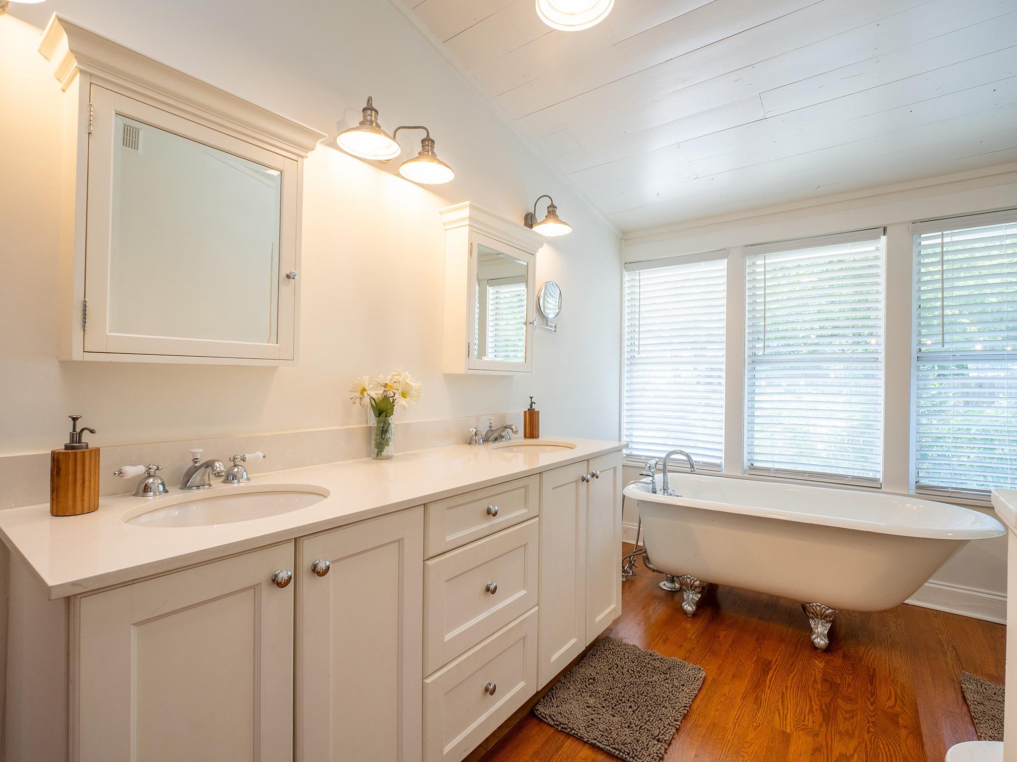 32 Margranita Cres, Austin, TX 78703