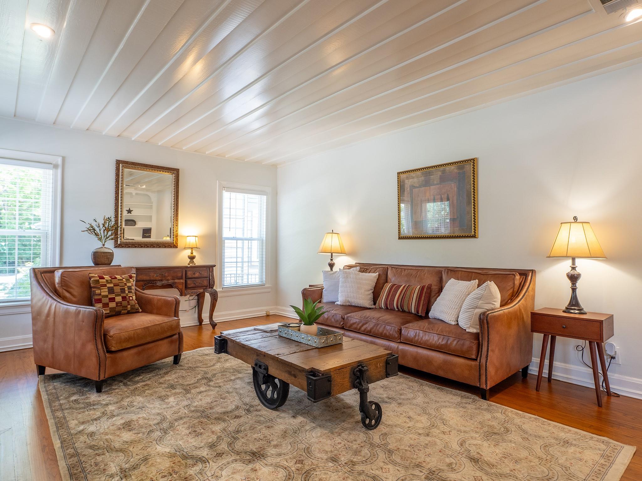32 Margranita Cres, Austin, TX 78703
