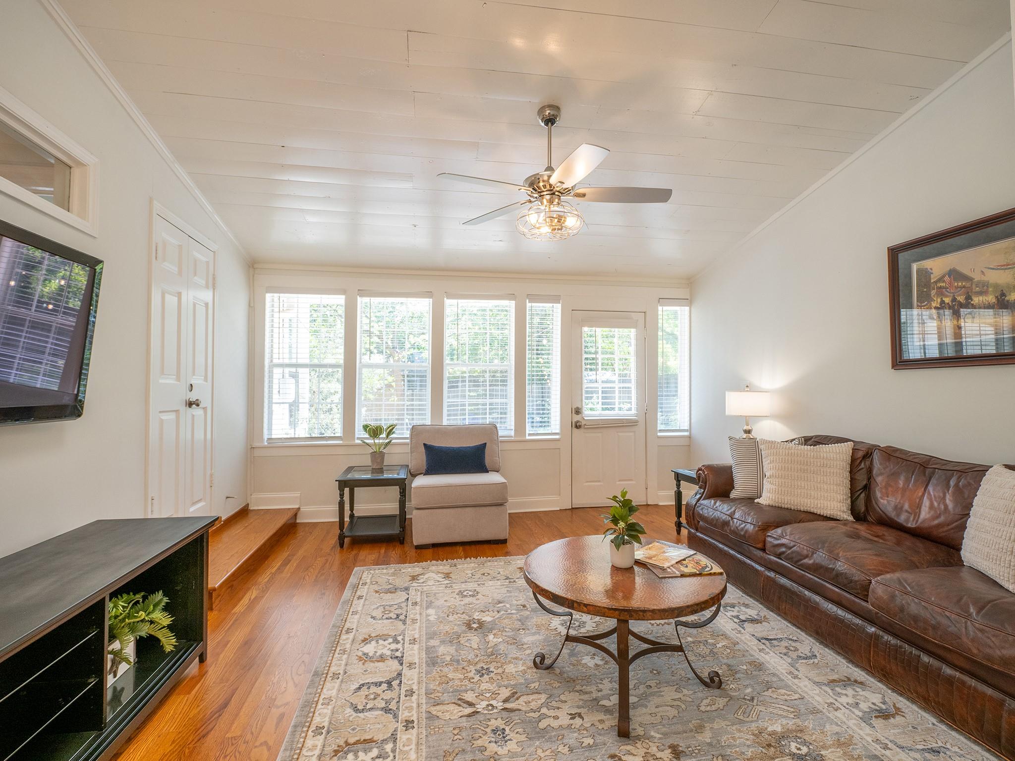 32 Margranita Cres, Austin, TX 78703