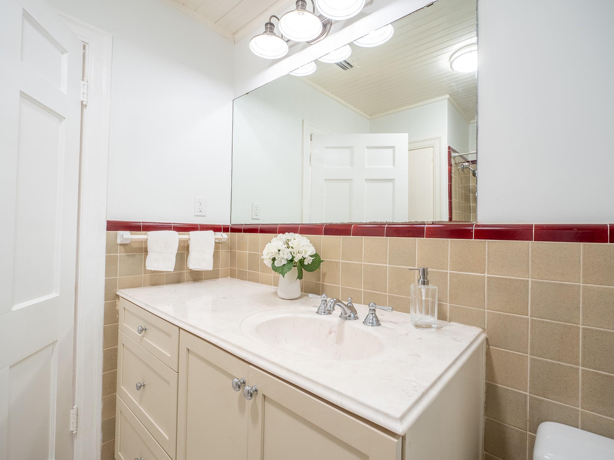 32 Margranita Cres, Austin, TX 78703