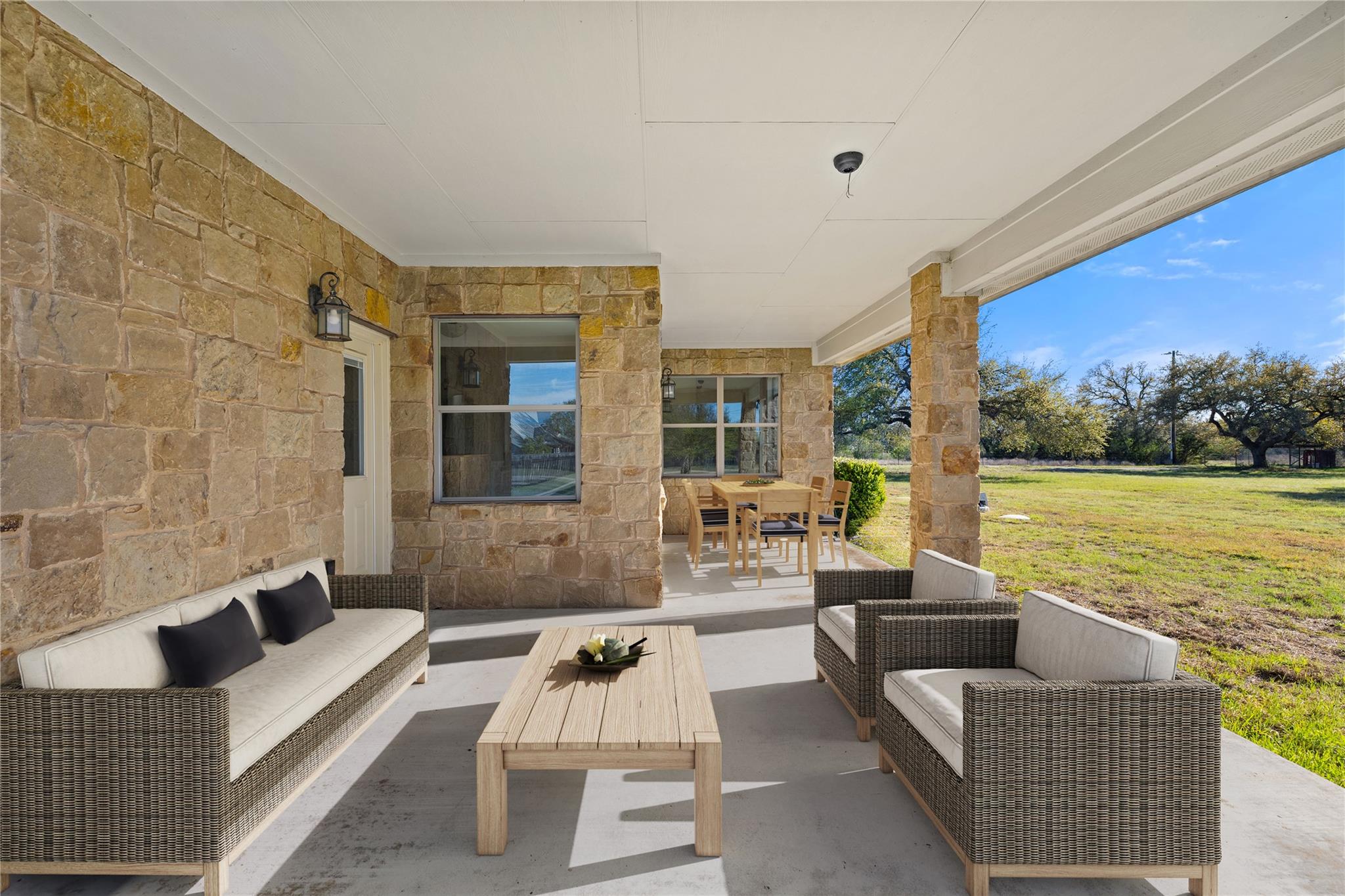 118 Landons Way, Blanco, TX 78606