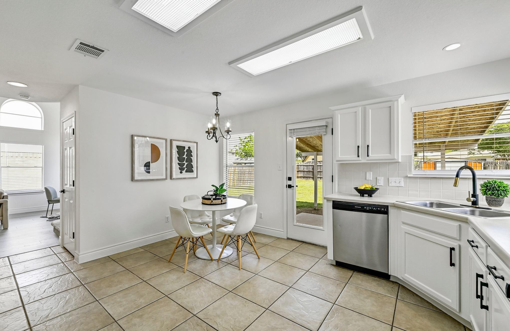 1425 Thibodeaux Dr, Round Rock, TX 78664