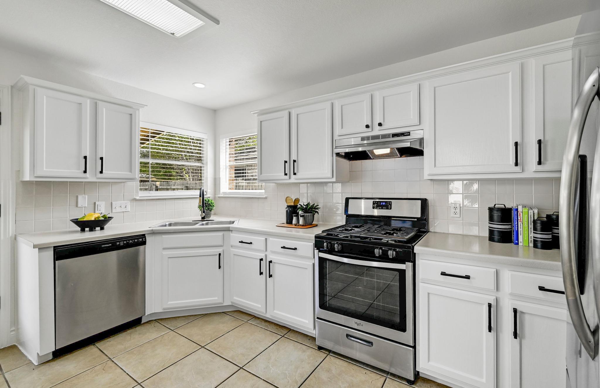 1425 Thibodeaux Dr, Round Rock, TX 78664