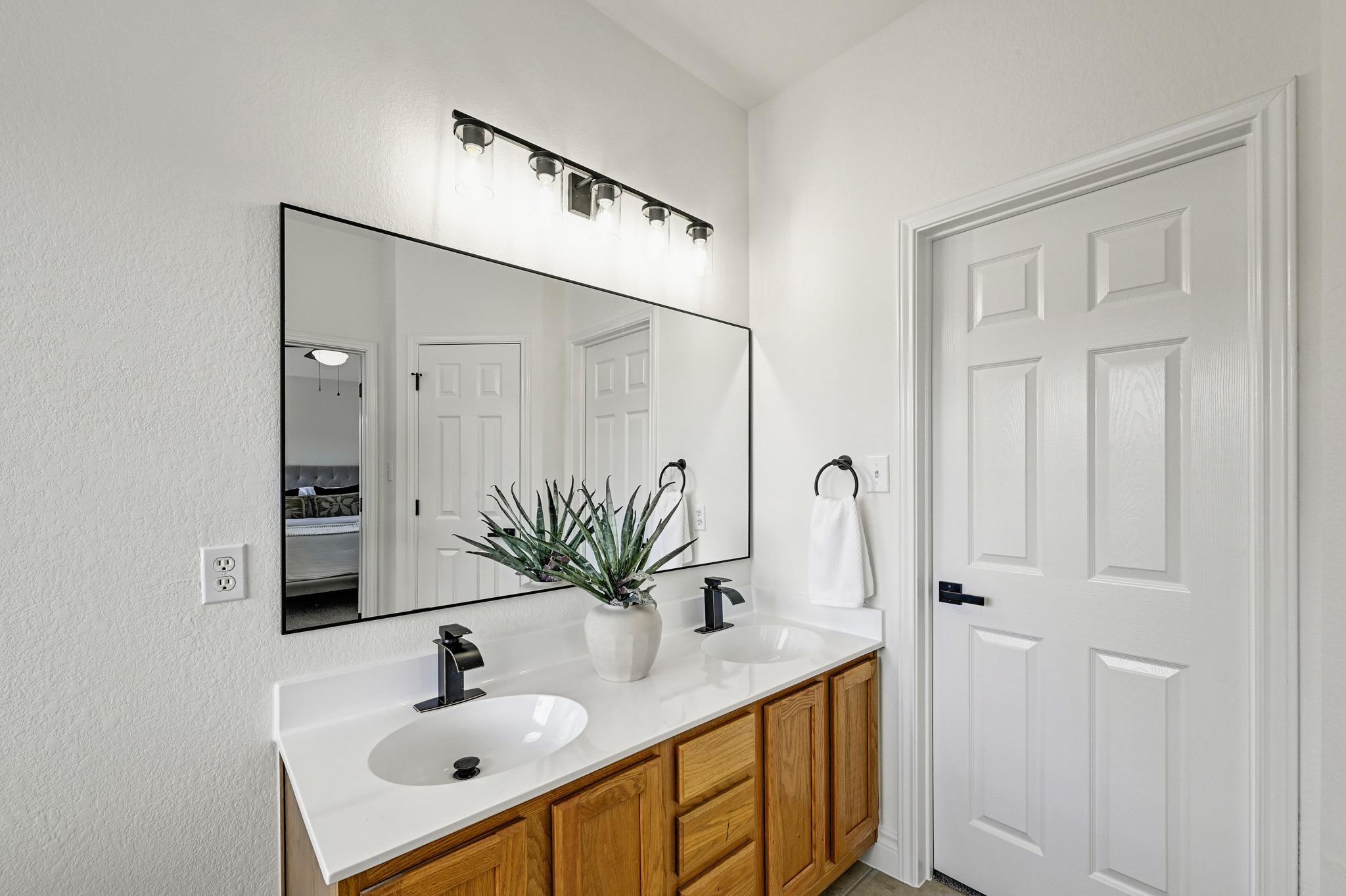 1425 Thibodeaux Dr, Round Rock, TX 78664