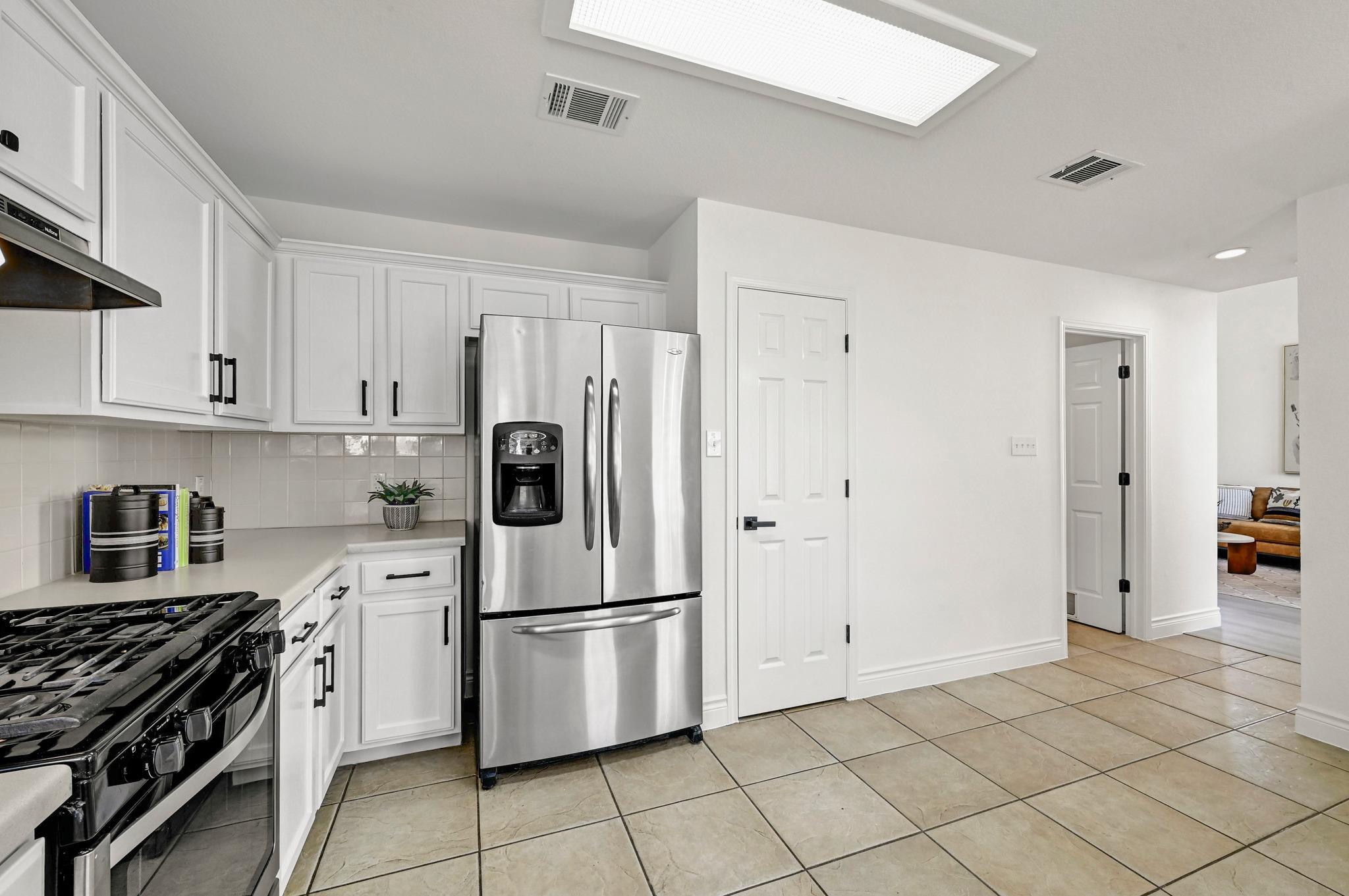 1425 Thibodeaux Dr, Round Rock, TX 78664