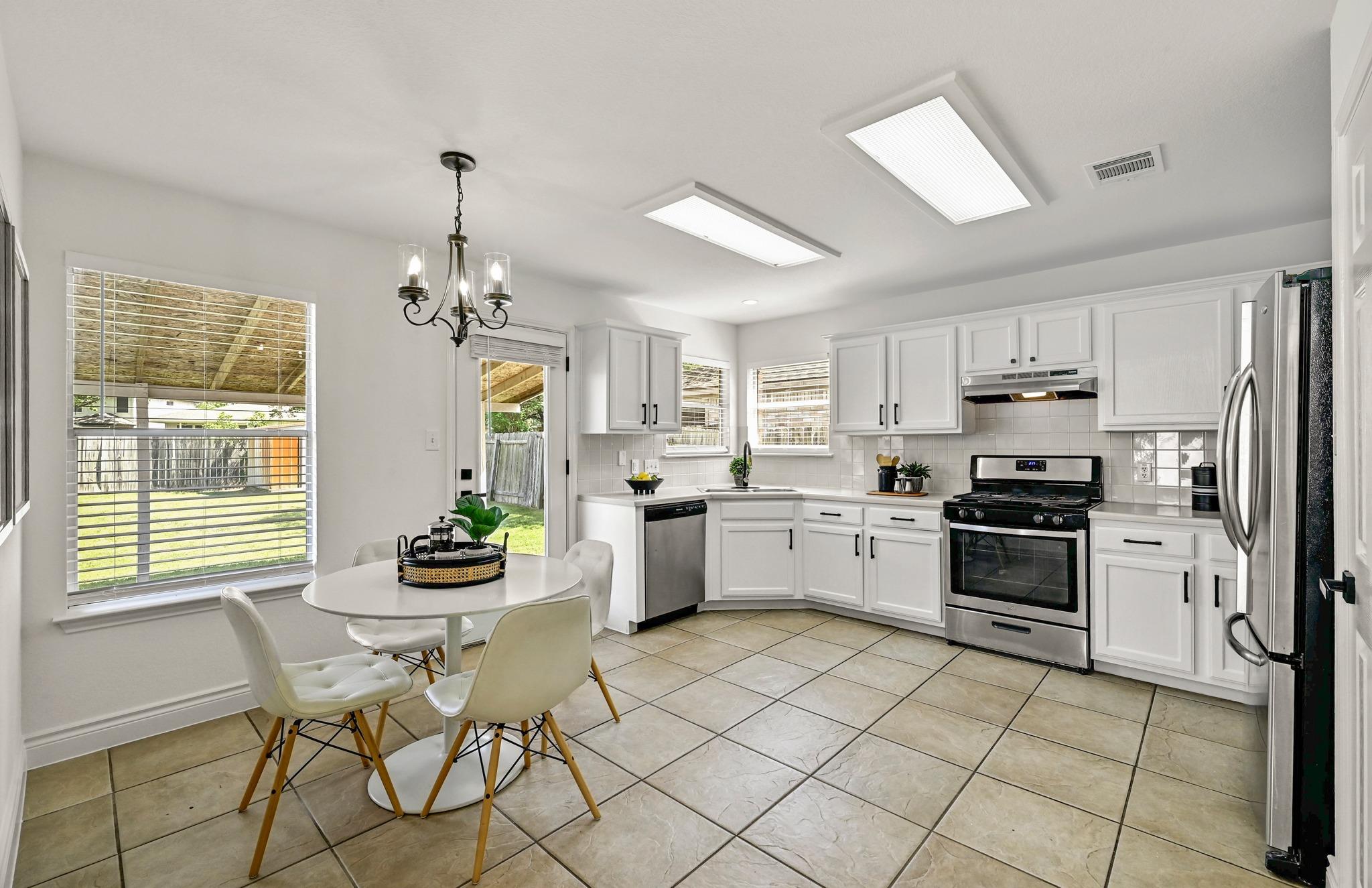 1425 Thibodeaux Dr, Round Rock, TX 78664