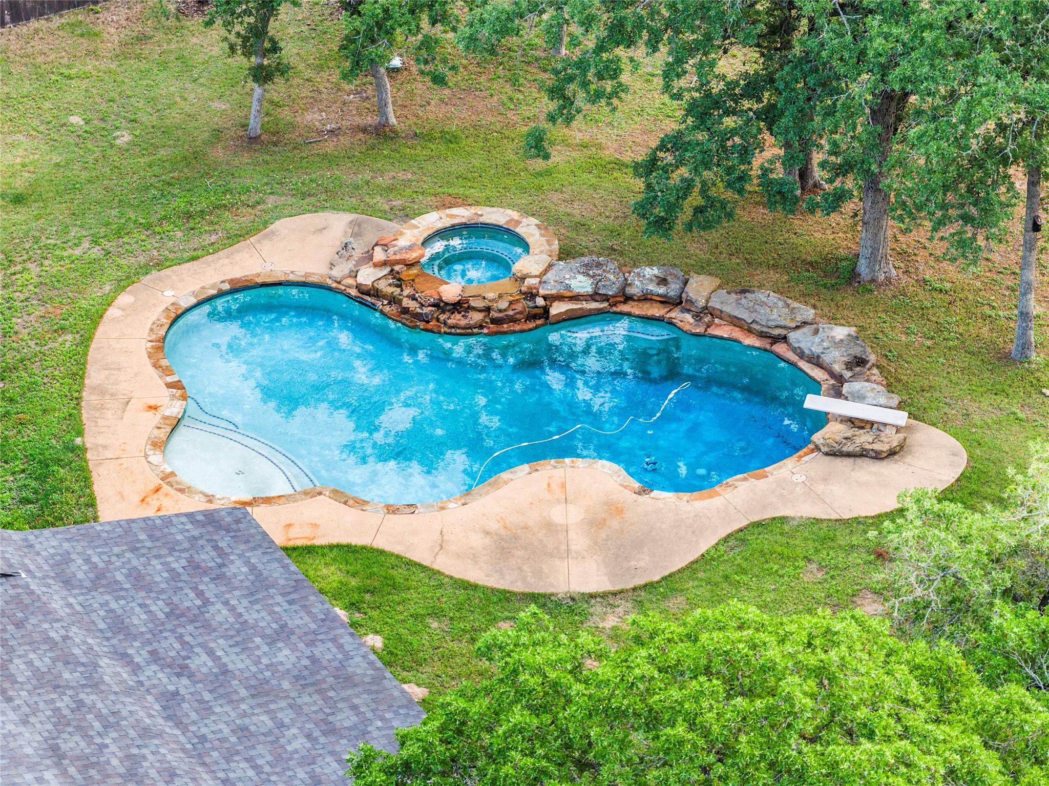 120 Juniper Trl, Elgin, TX 78621