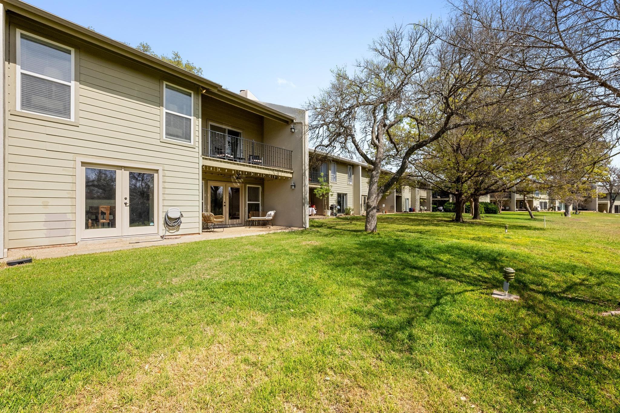 100 Lido Cir # B2, Lakeway, TX 78734