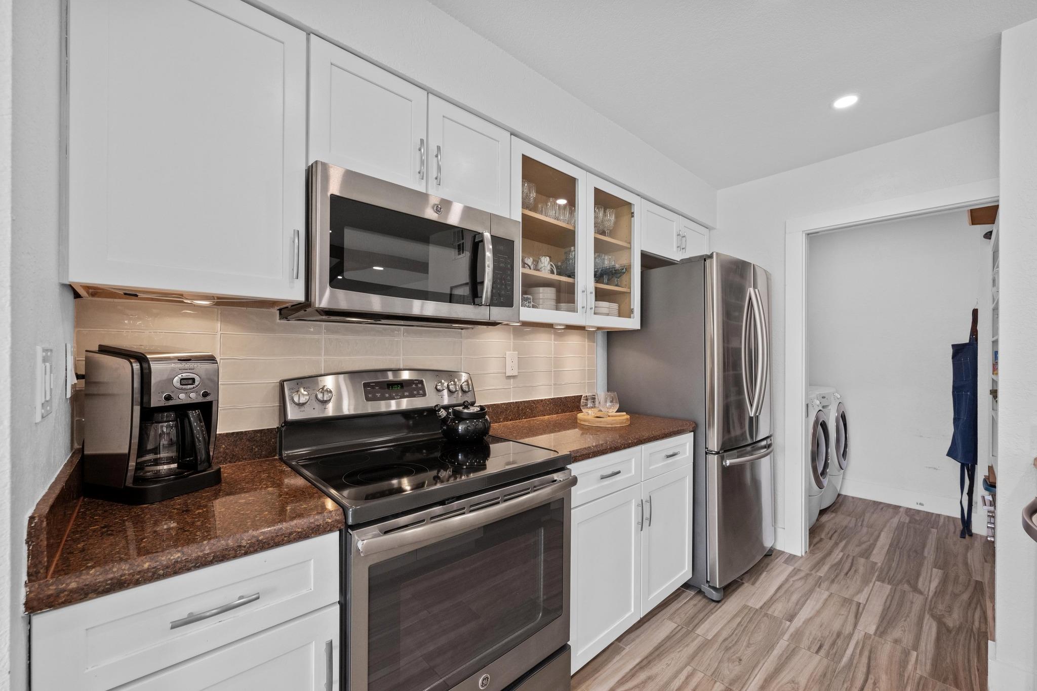 100 Lido Cir # B2, Lakeway, TX 78734