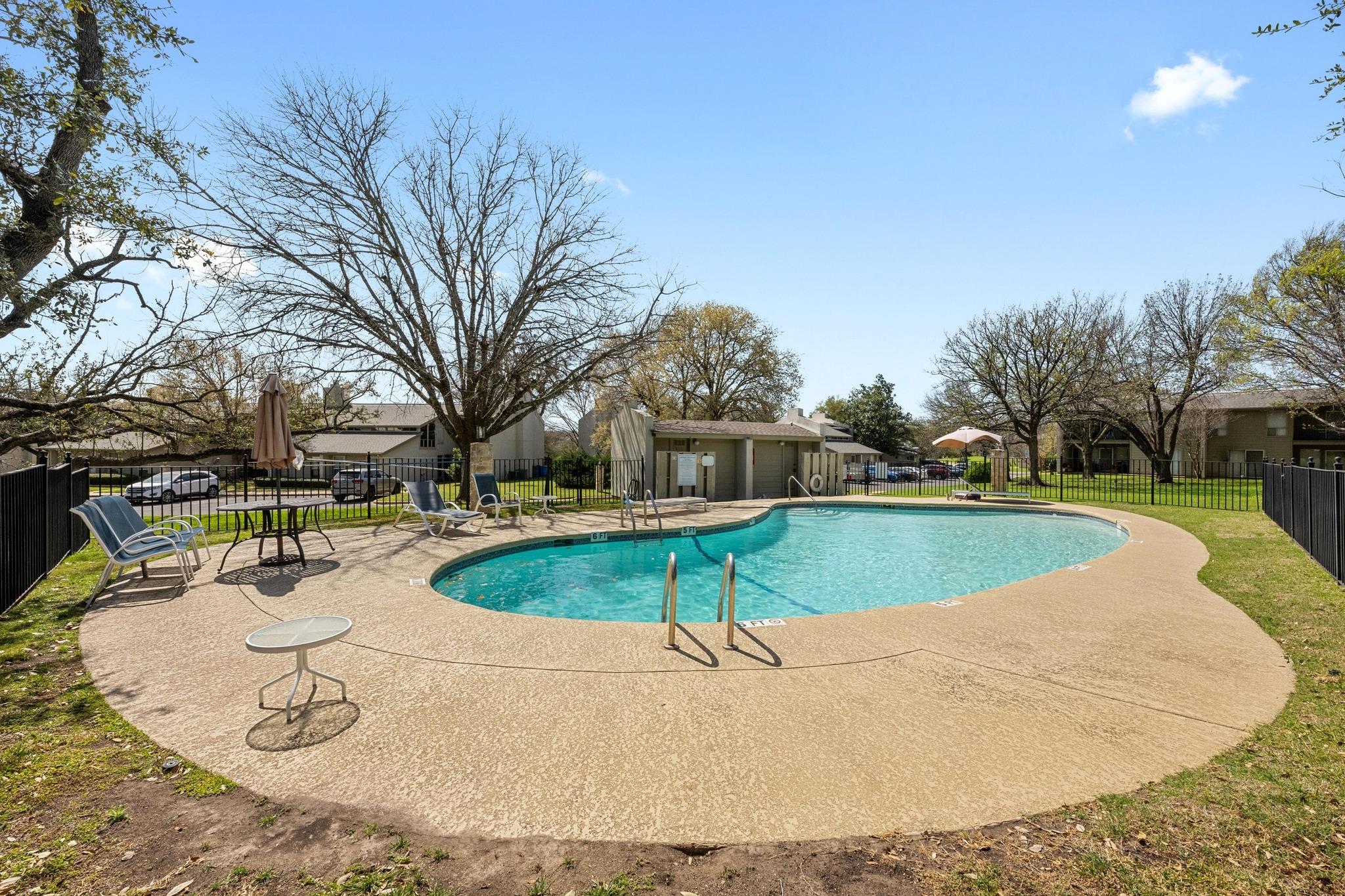 100 Lido Cir # B2, Lakeway, TX 78734