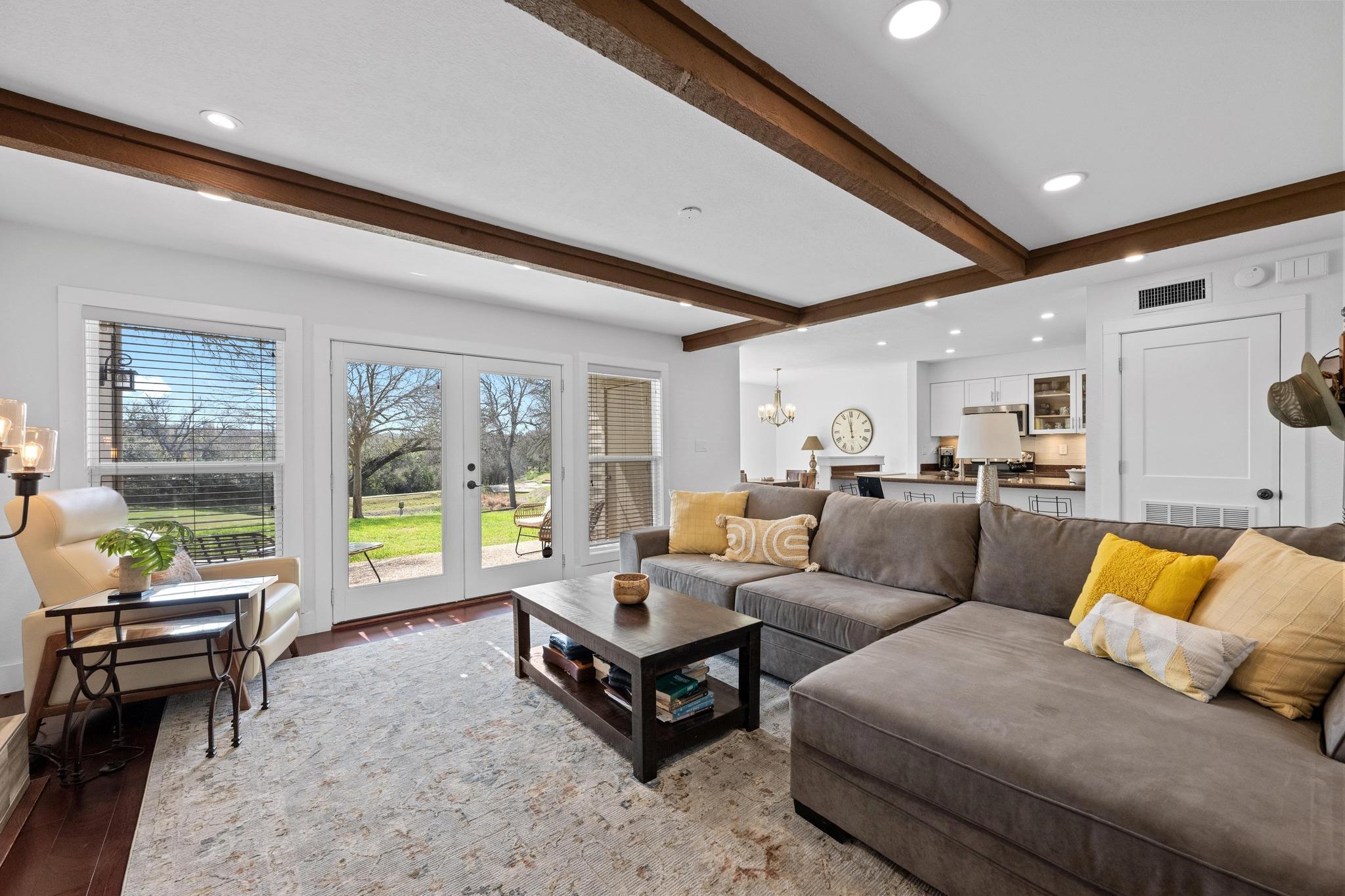 100 Lido Cir # B2, Lakeway, TX 78734