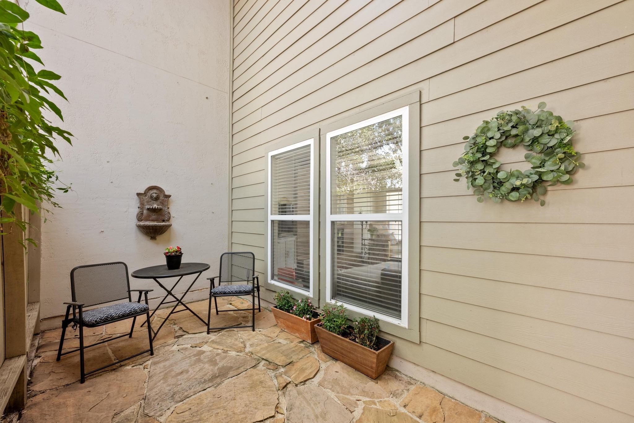100 Lido Cir # B2, Lakeway, TX 78734