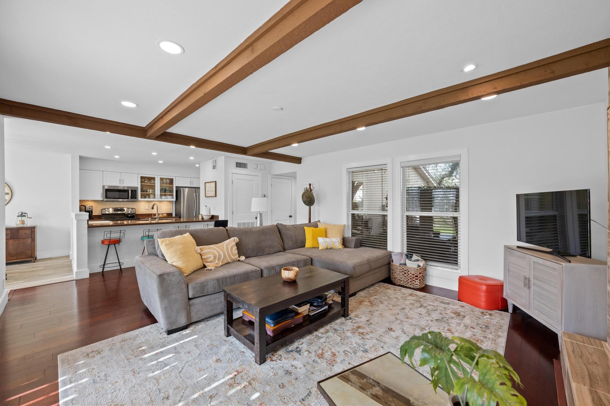 100 Lido Cir # B2, Lakeway, TX 78734