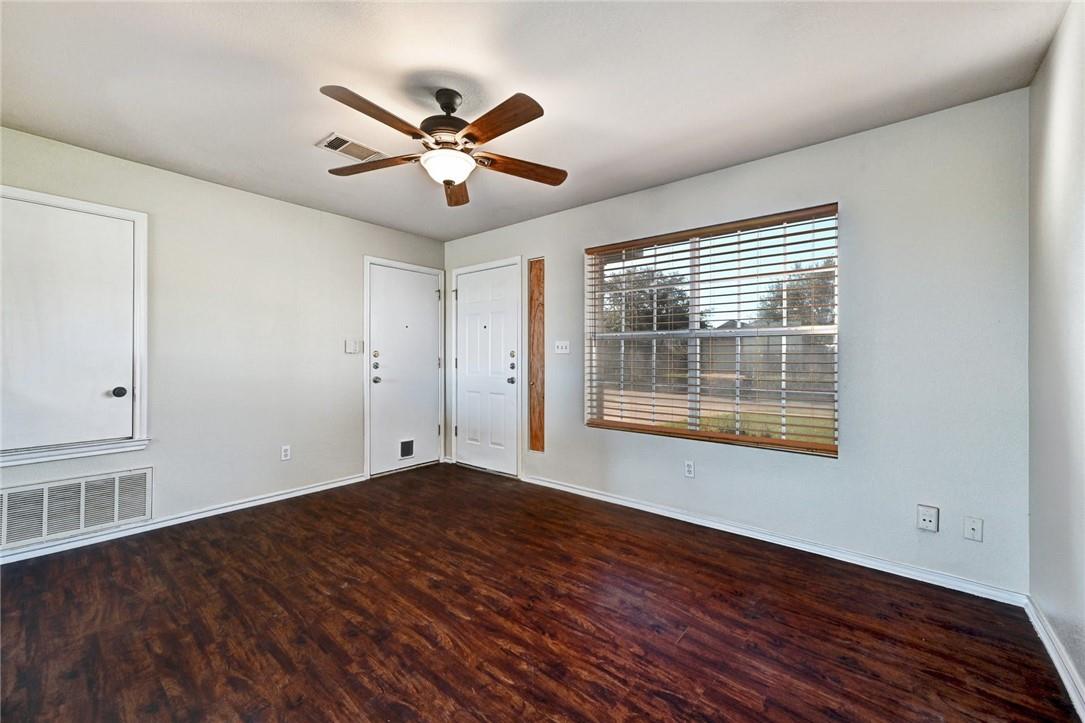 11724 Gemmer St, Del Valle, TX 78617