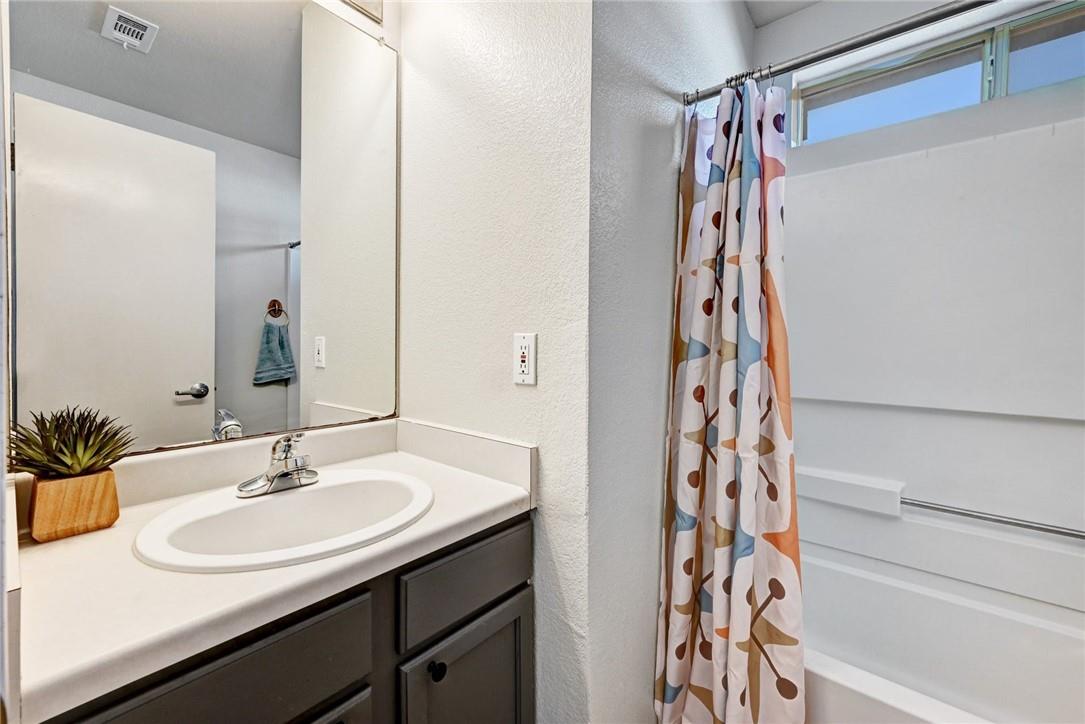 11724 Gemmer St, Del Valle, TX 78617