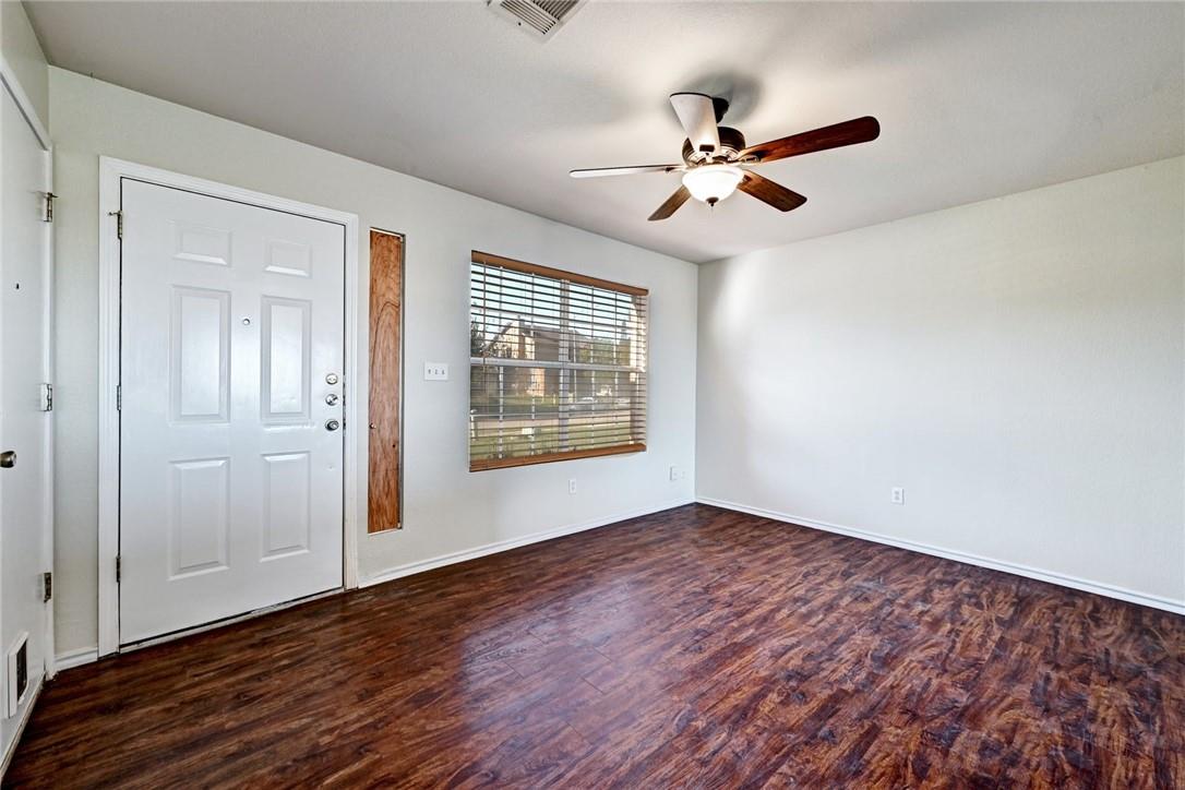 11724 Gemmer St, Del Valle, TX 78617