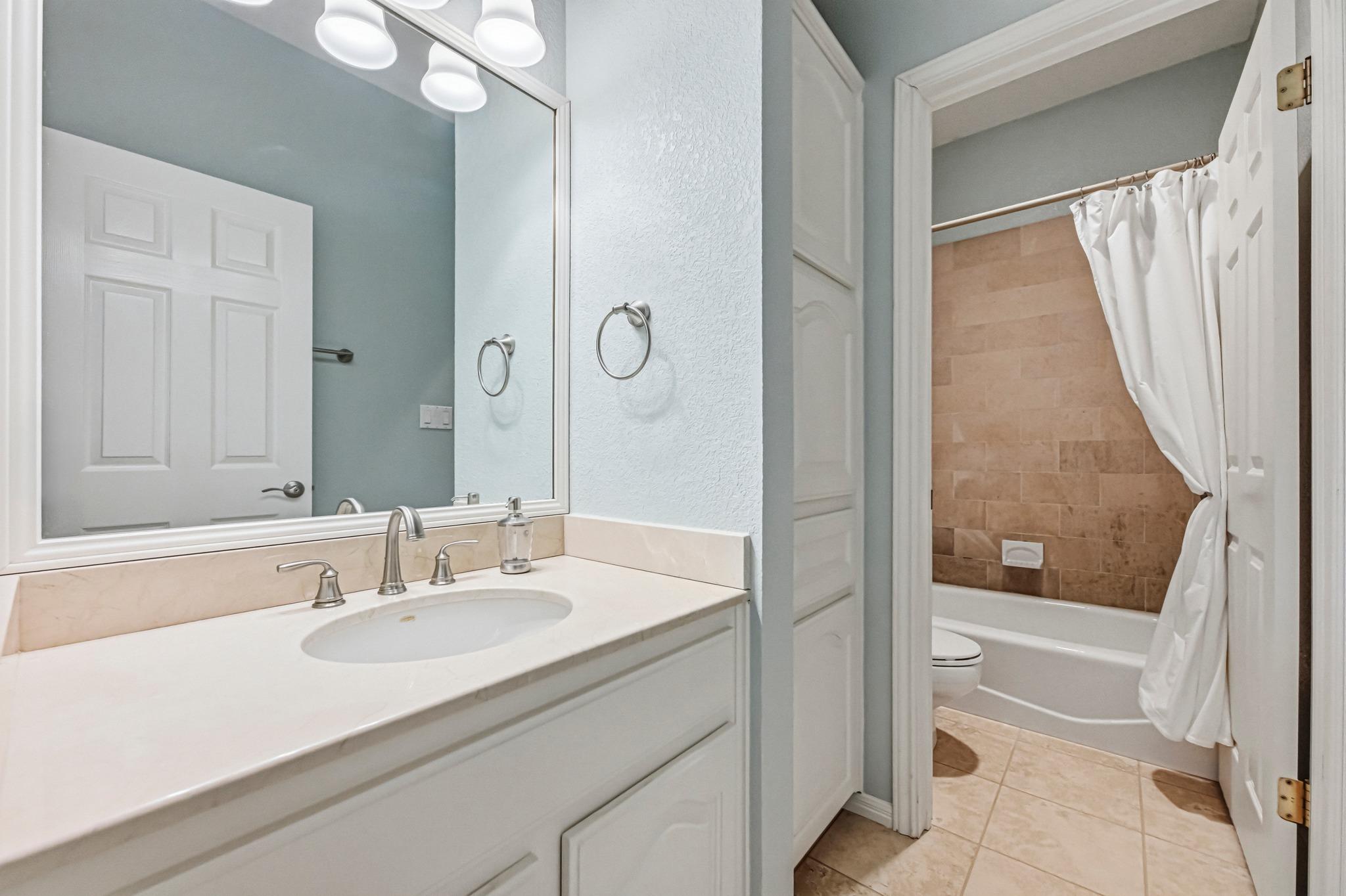 900 Canyonwood Dr, Dripping Springs, TX 78620