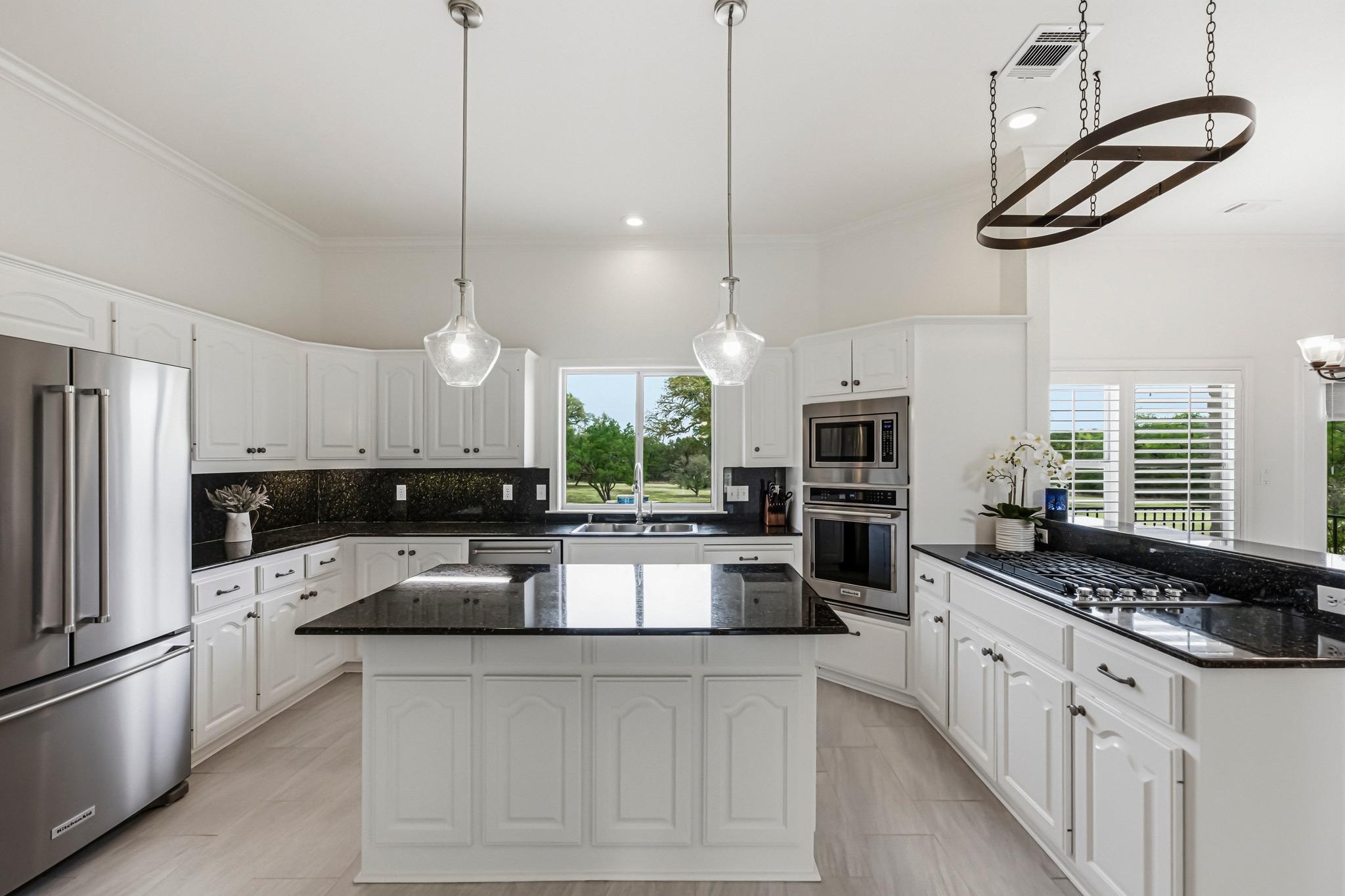 900 Canyonwood Dr, Dripping Springs, TX 78620