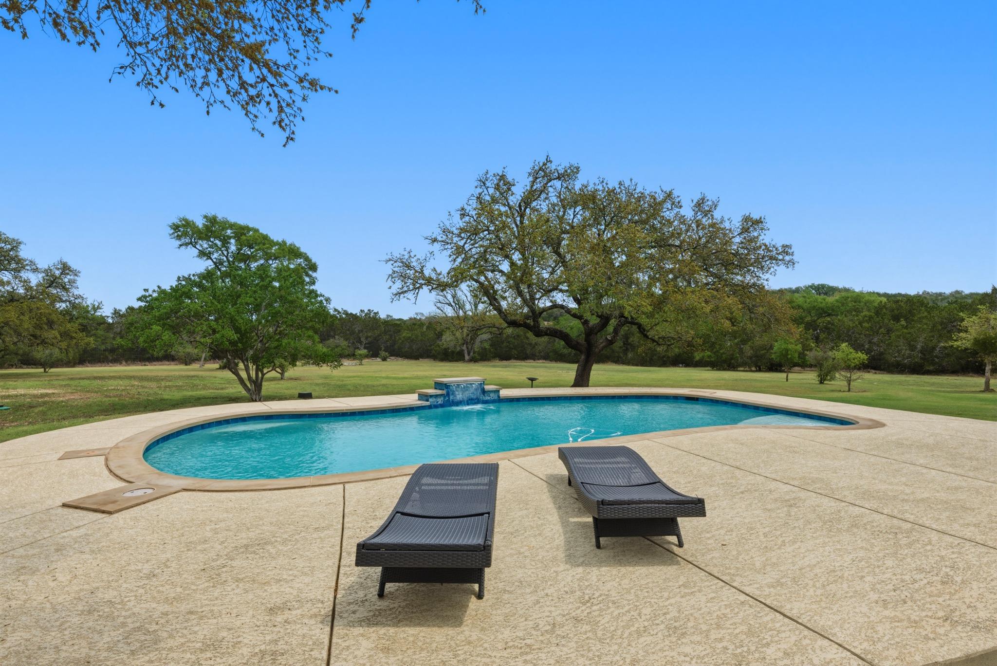 900 Canyonwood Dr, Dripping Springs, TX 78620