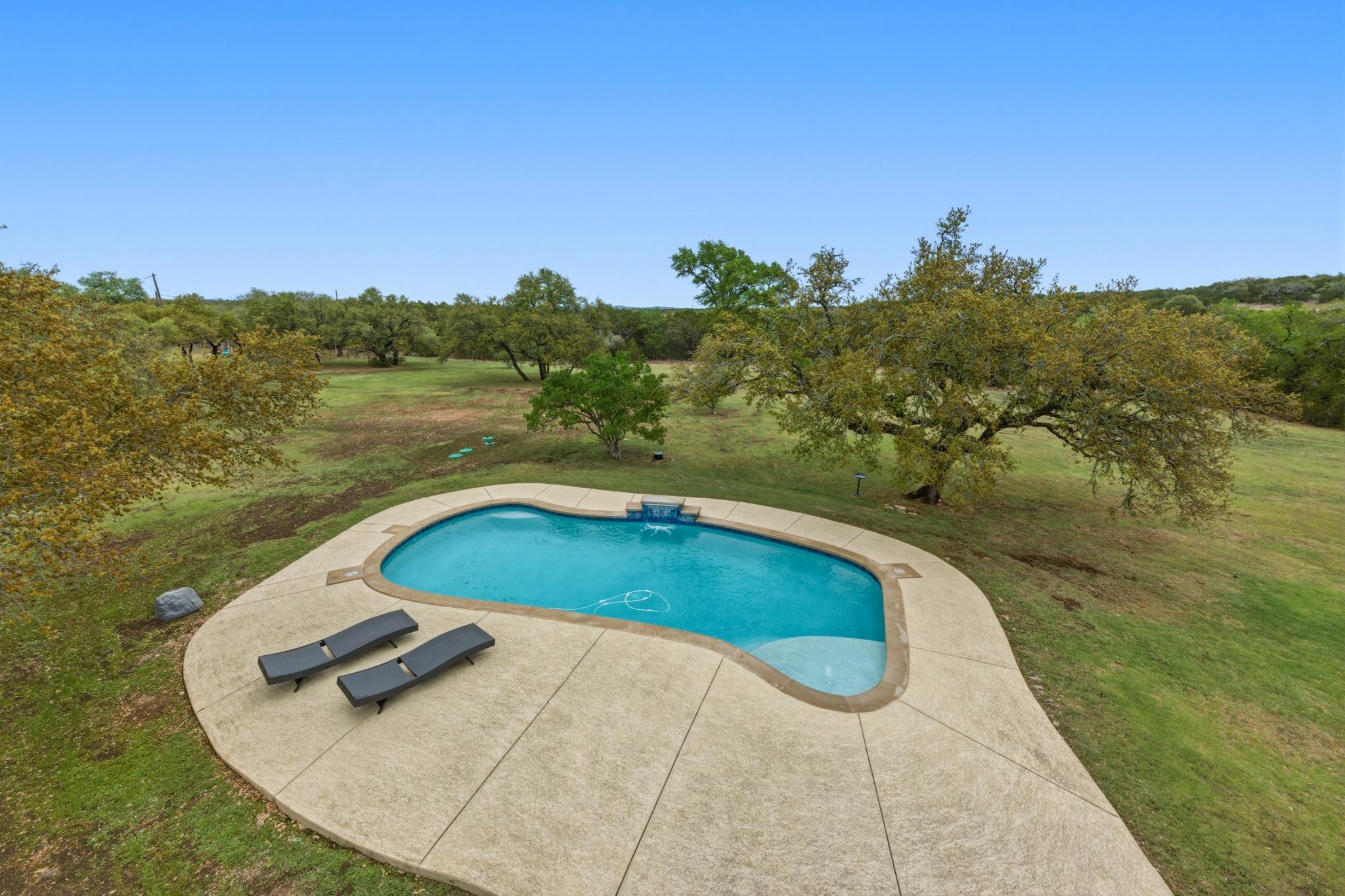 900 Canyonwood Dr, Dripping Springs, TX 78620