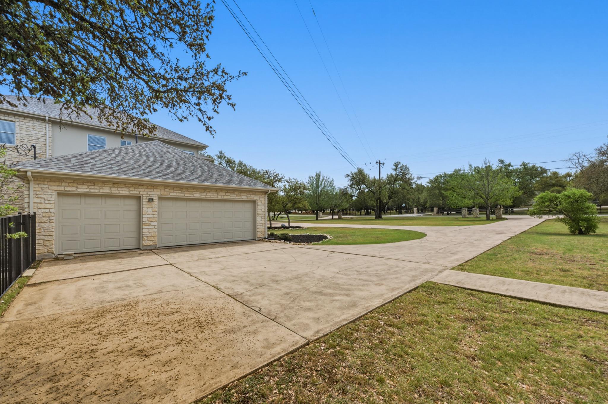 900 Canyonwood Dr, Dripping Springs, TX 78620