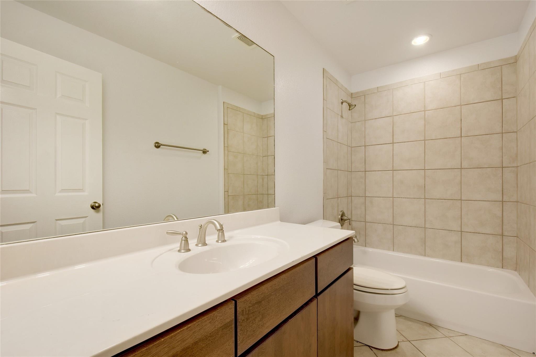 2933 E Martin Luther King Jr Blvd # B, Austin, TX 78702