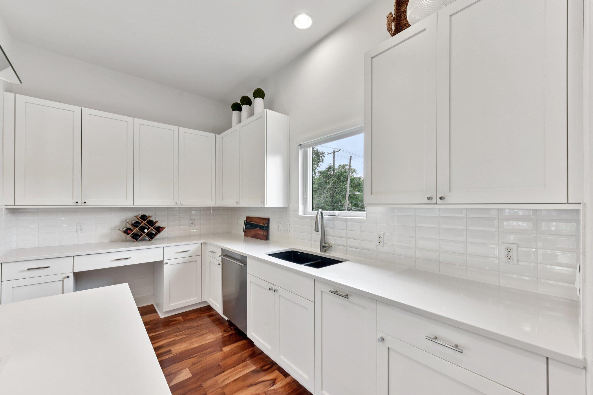 2300 S 5th St # E, Austin, TX 78704