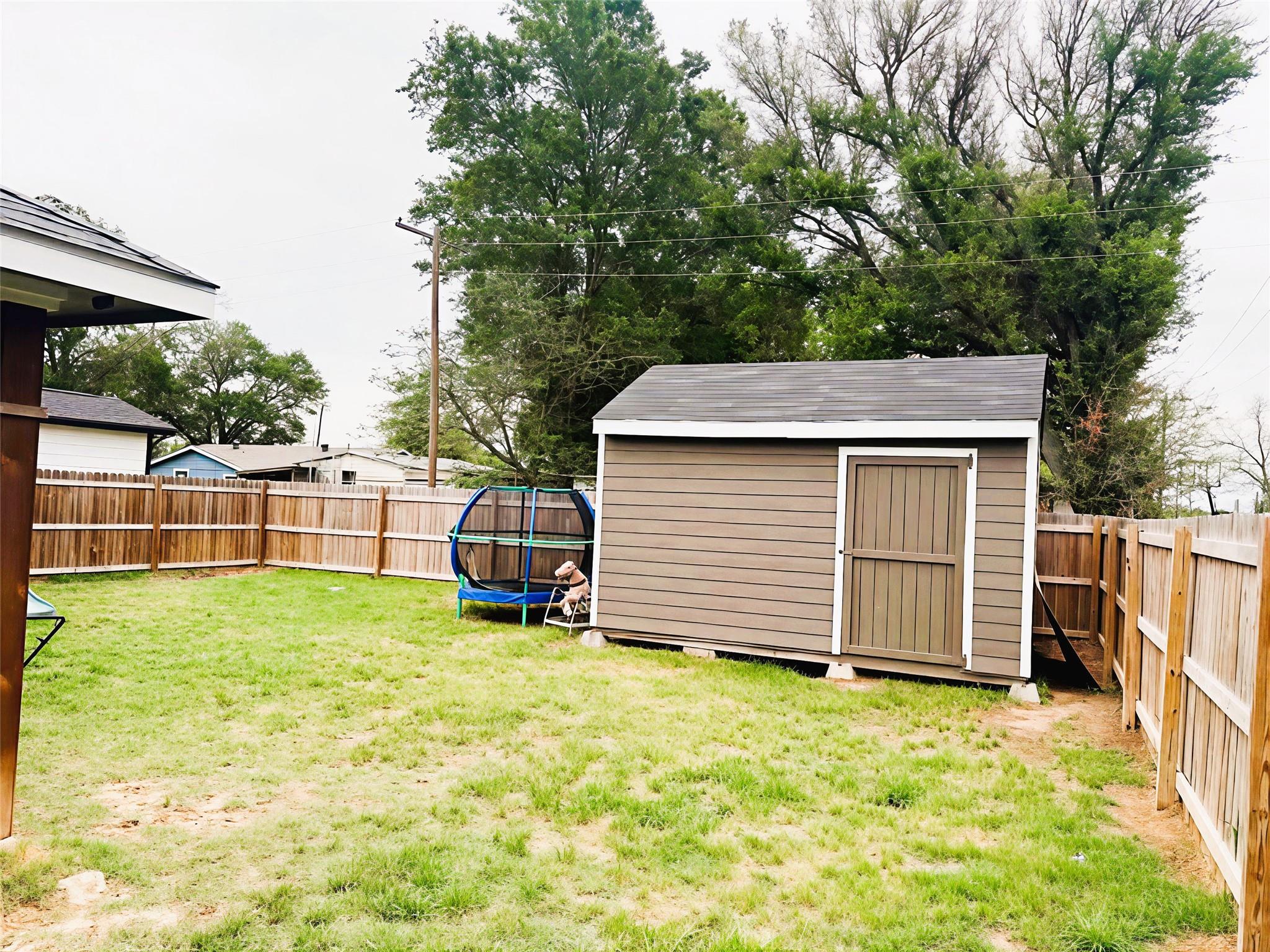 709 W Evans St, Hearne, TX 77859
