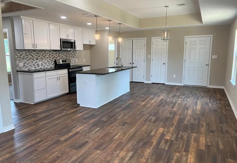 709 W Evans St, Hearne, TX 77859