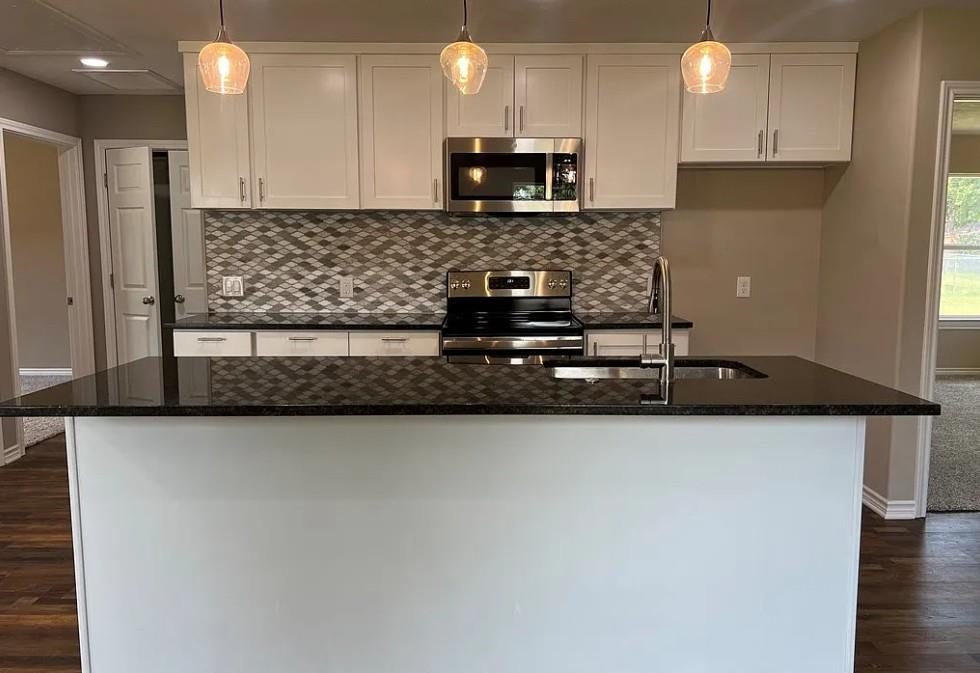 709 W Evans St, Hearne, TX 77859