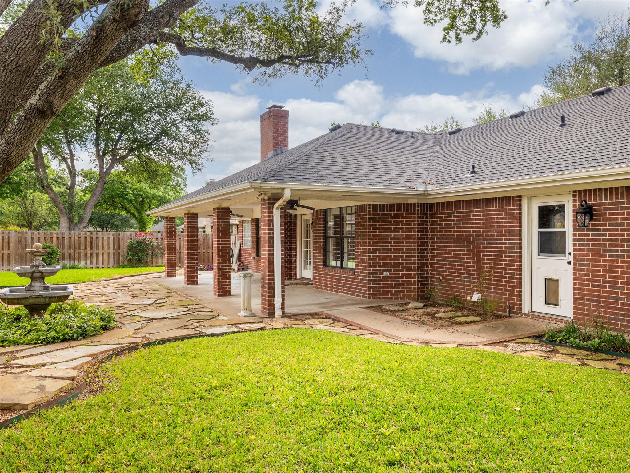 1304 Sagewood Dr, Taylor, TX 76574