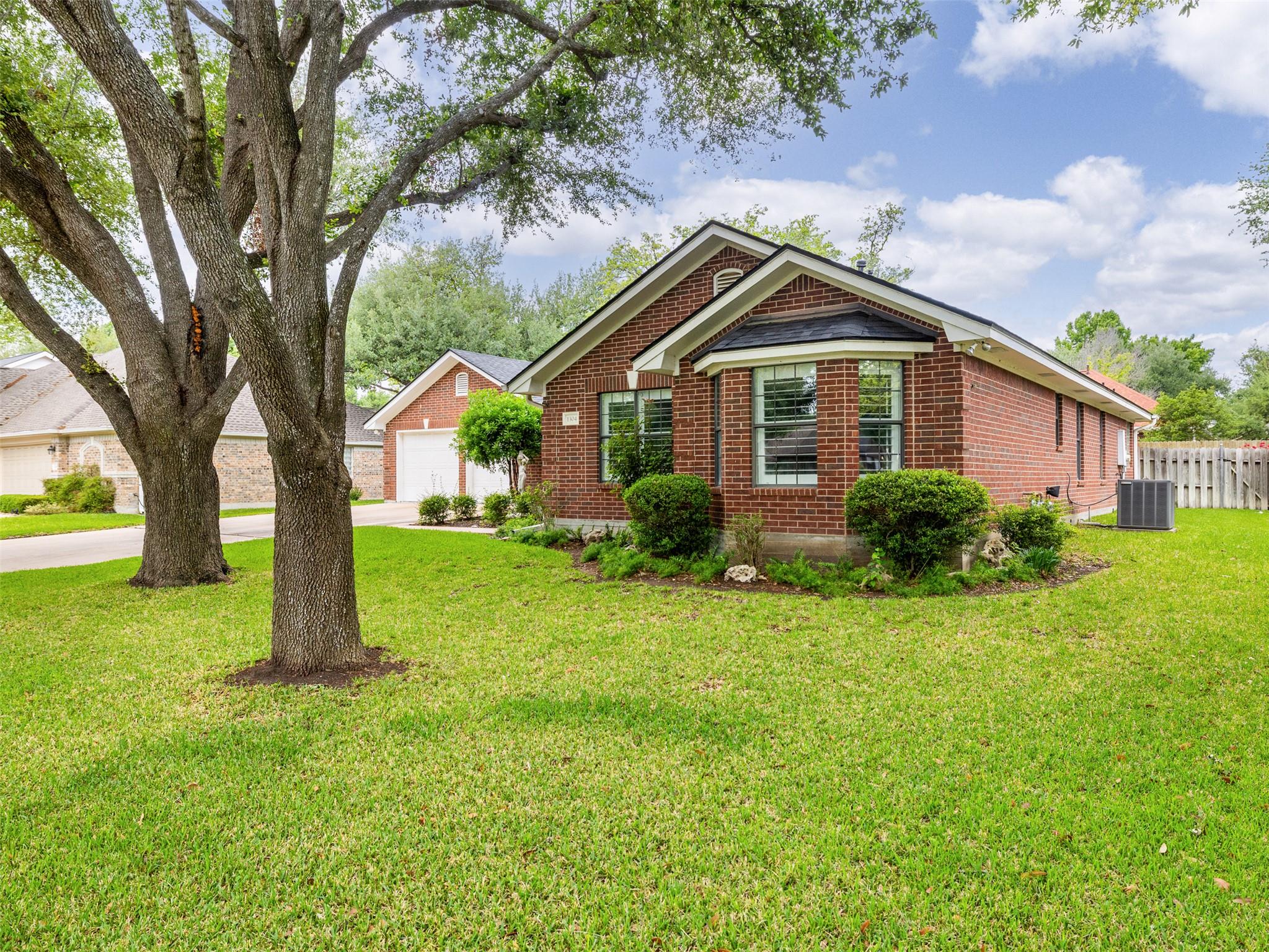 1304 Sagewood Dr, Taylor, TX 76574