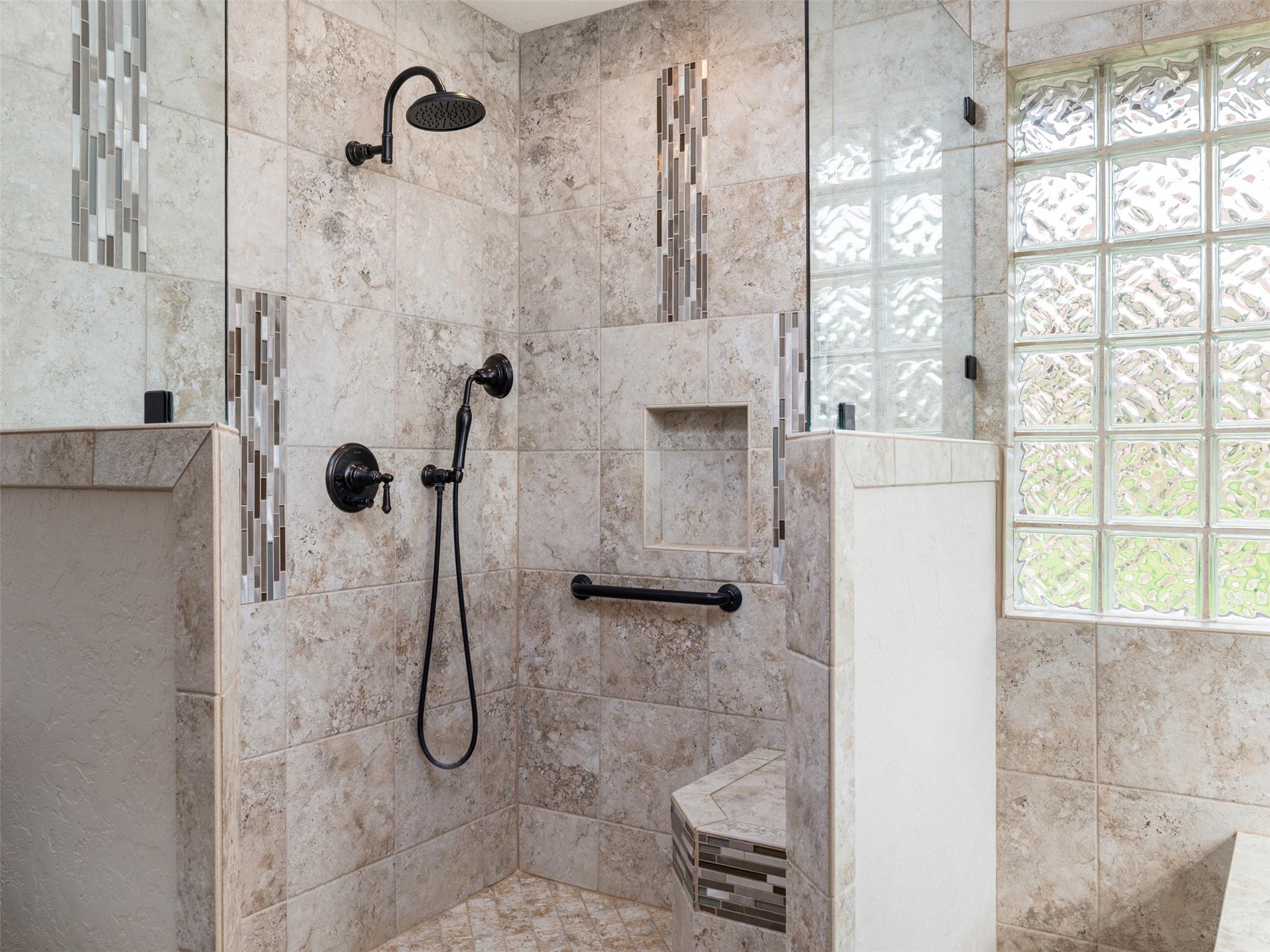 1304 Sagewood Dr, Taylor, TX 76574