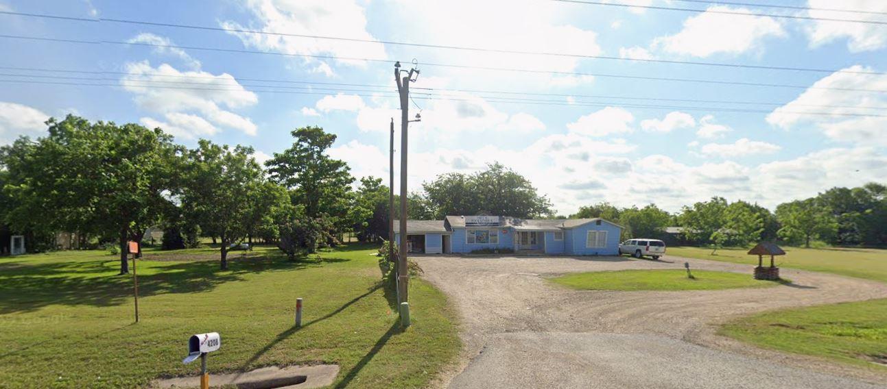 4208 N Main St, Taylor, TX 76574